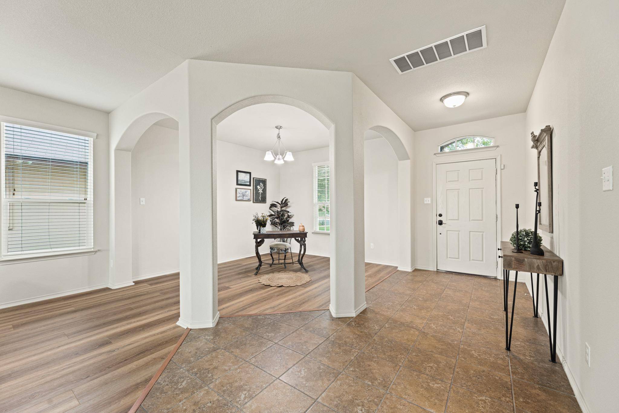 232 Geode LN, Jarrell, TX 76537