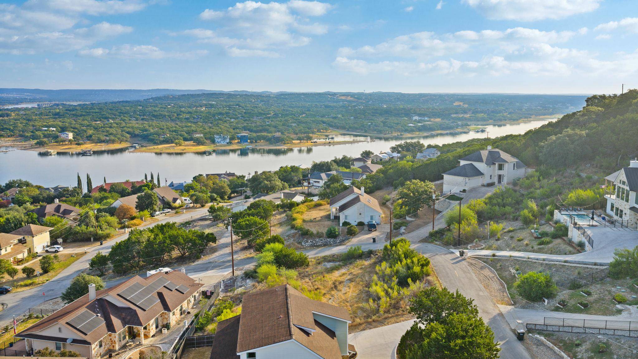 408 Rogart DR, Spicewood, TX 78669