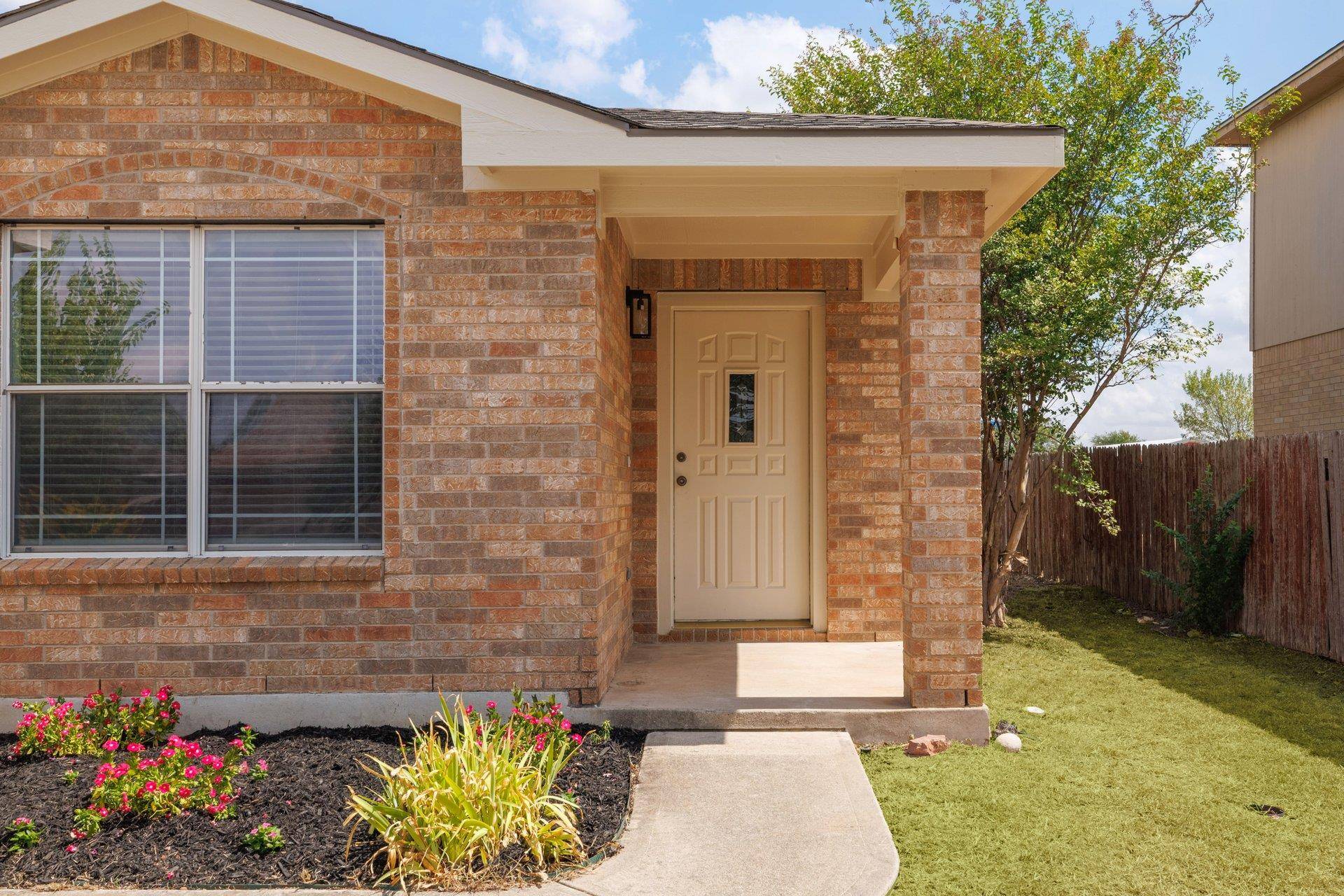 1014 W South ST, Leander, TX 78641