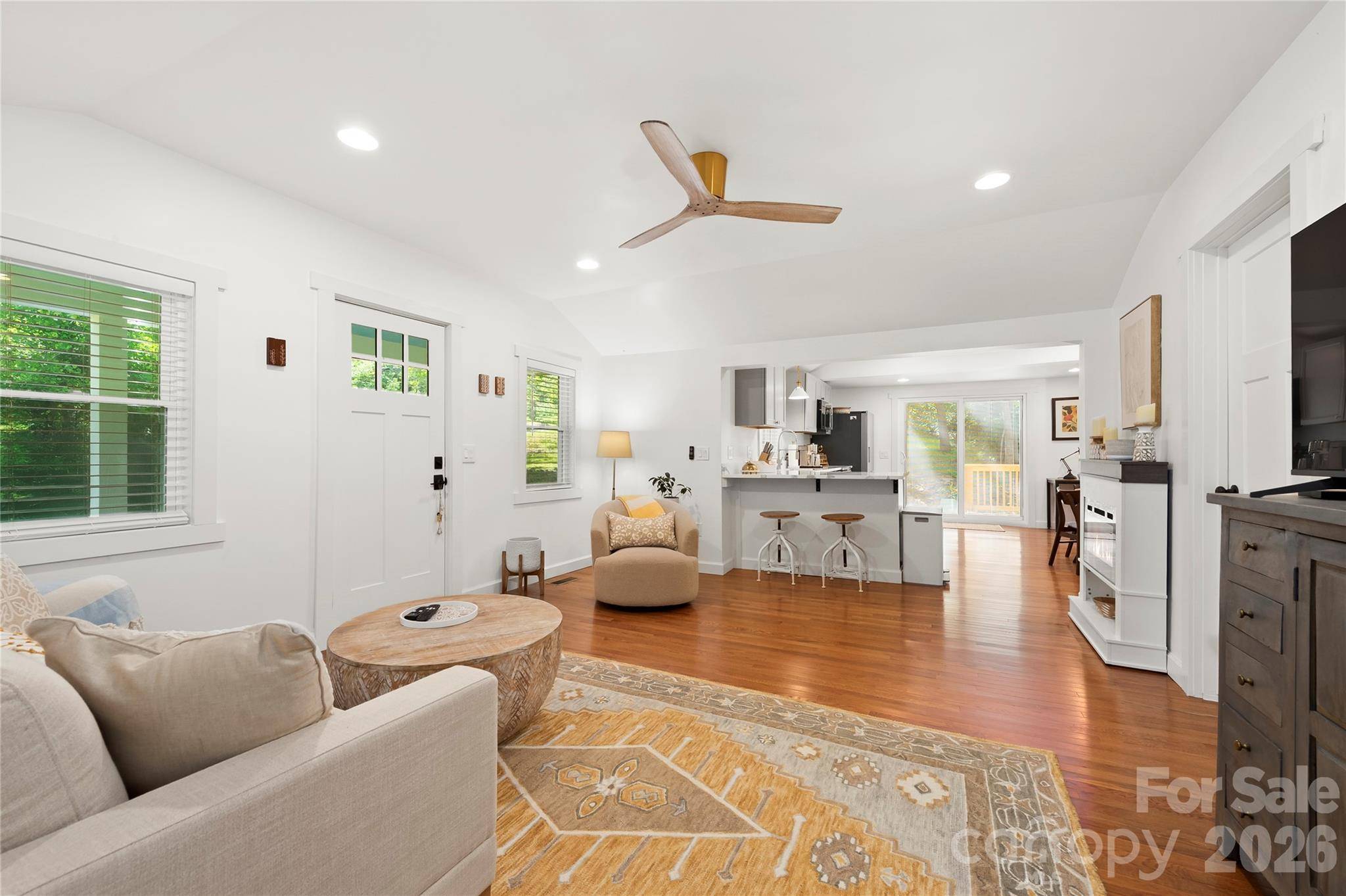 121 Sugar Cove RD, Weaverville, NC 28787