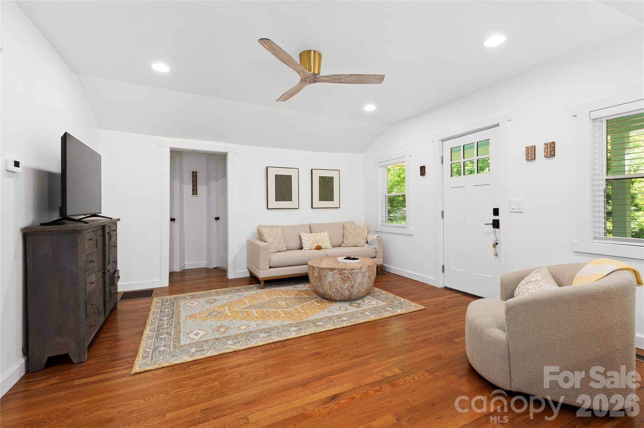 121 Sugar Cove RD, Weaverville, NC 28787