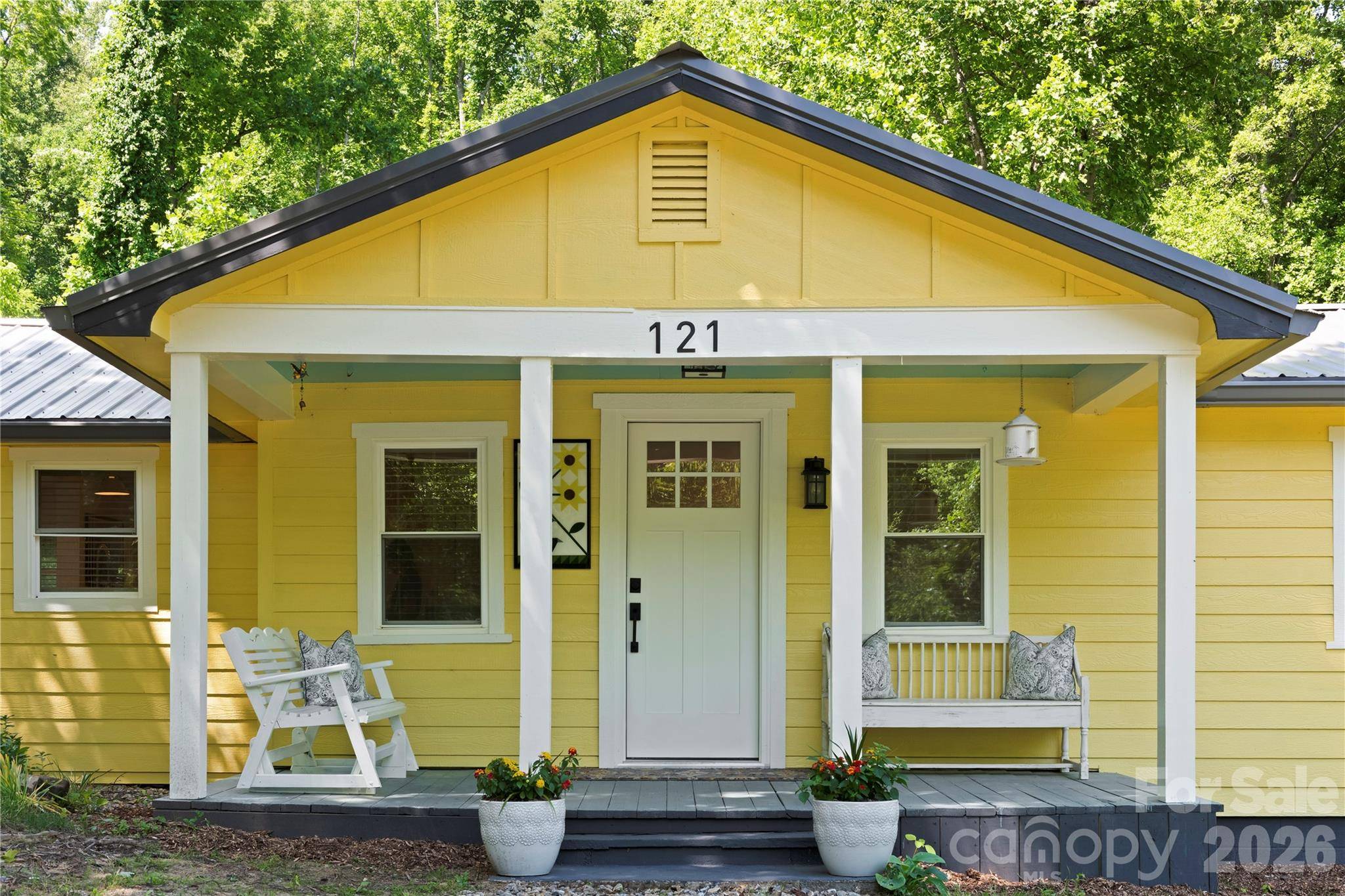 121 Sugar Cove RD, Weaverville, NC 28787