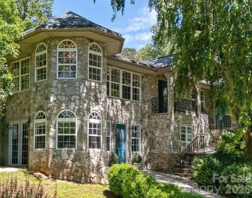 3 Northwood RD, Asheville, NC 28804