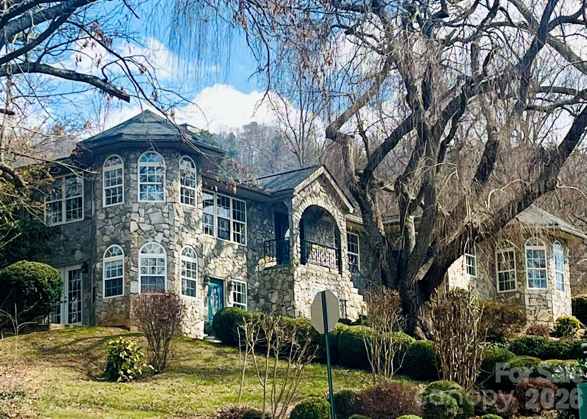 3 Northwood RD, Asheville, NC 28804