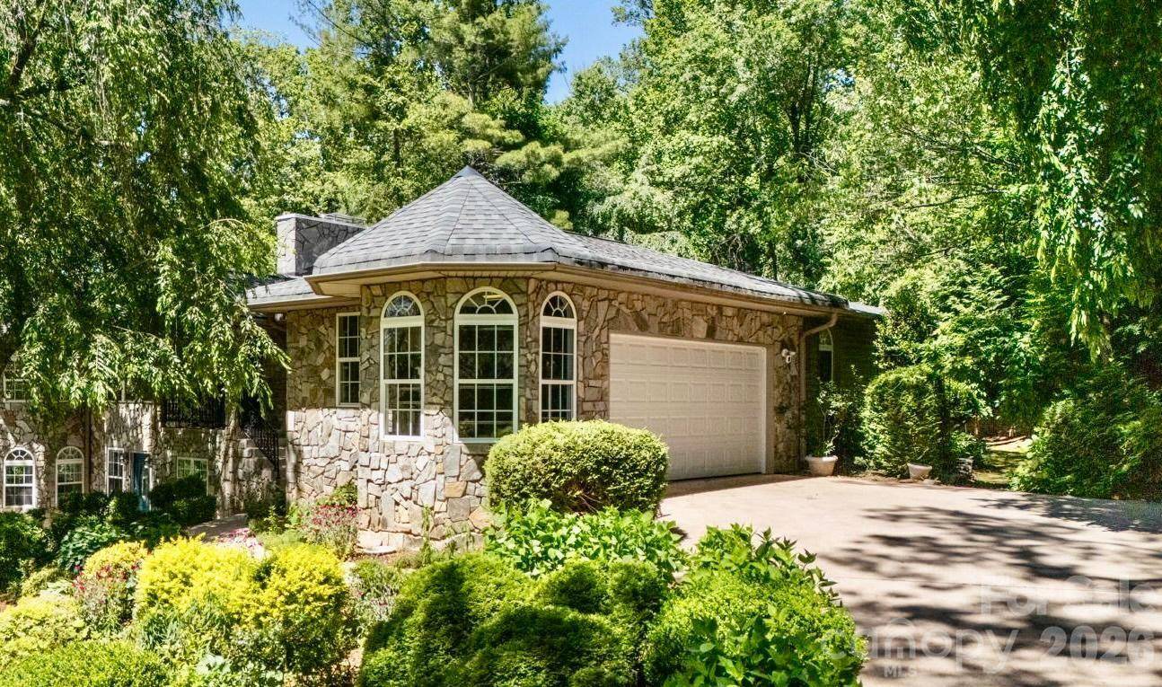 3 Northwood RD, Asheville, NC 28804