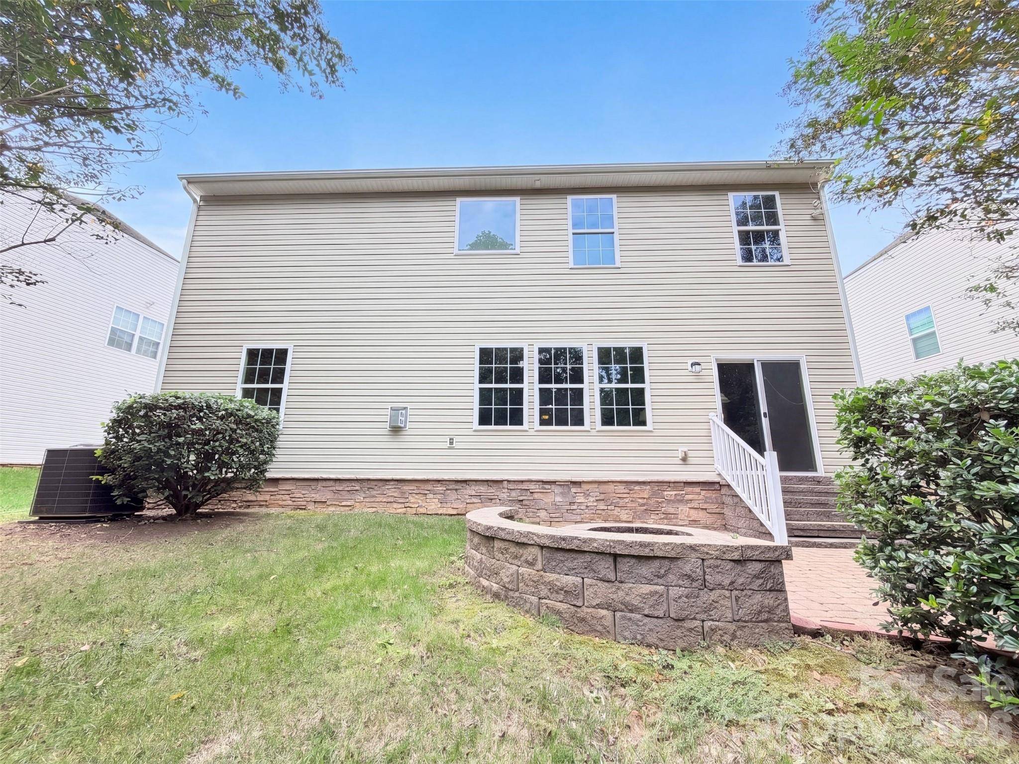 7230 Kinley Commons LN, Charlotte, NC 28278
