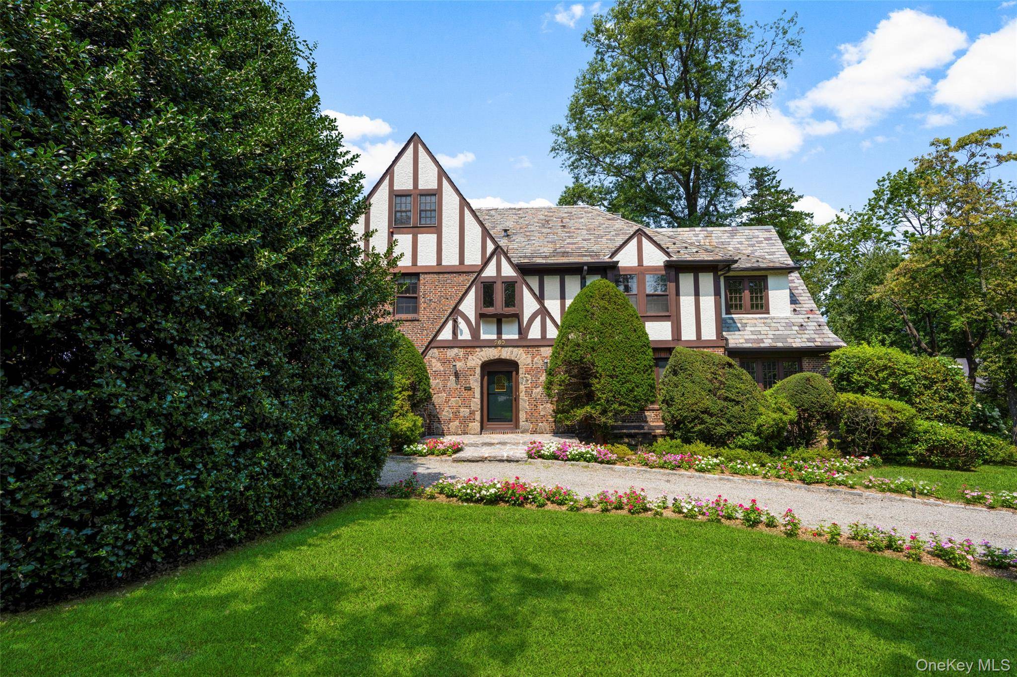 260 Overlook RD, New Rochelle, NY 10804