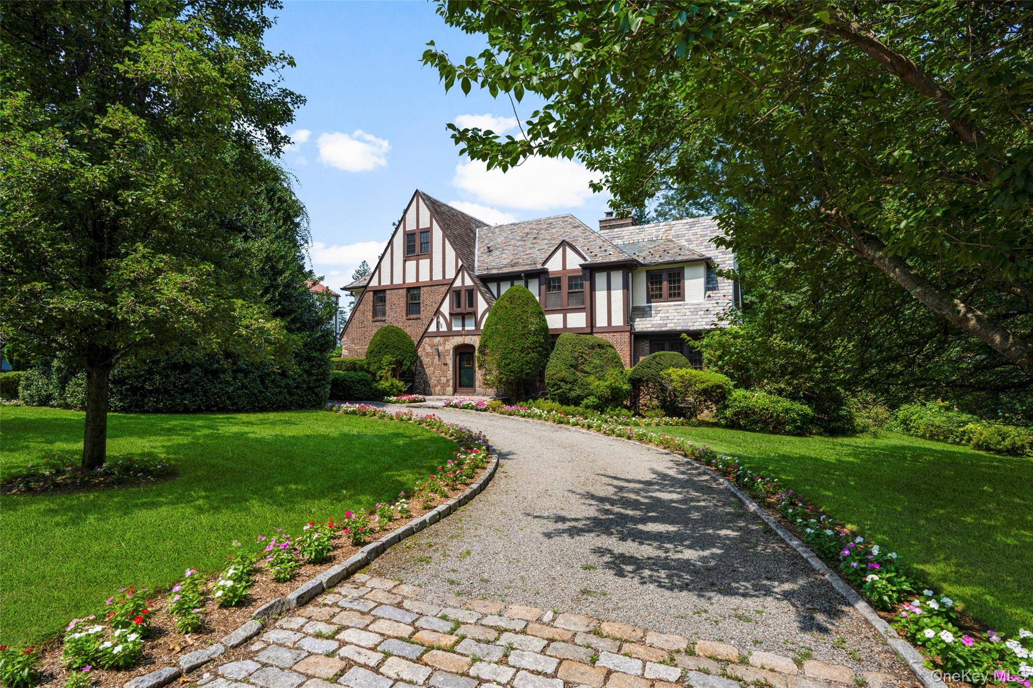 260 Overlook RD, New Rochelle, NY 10804