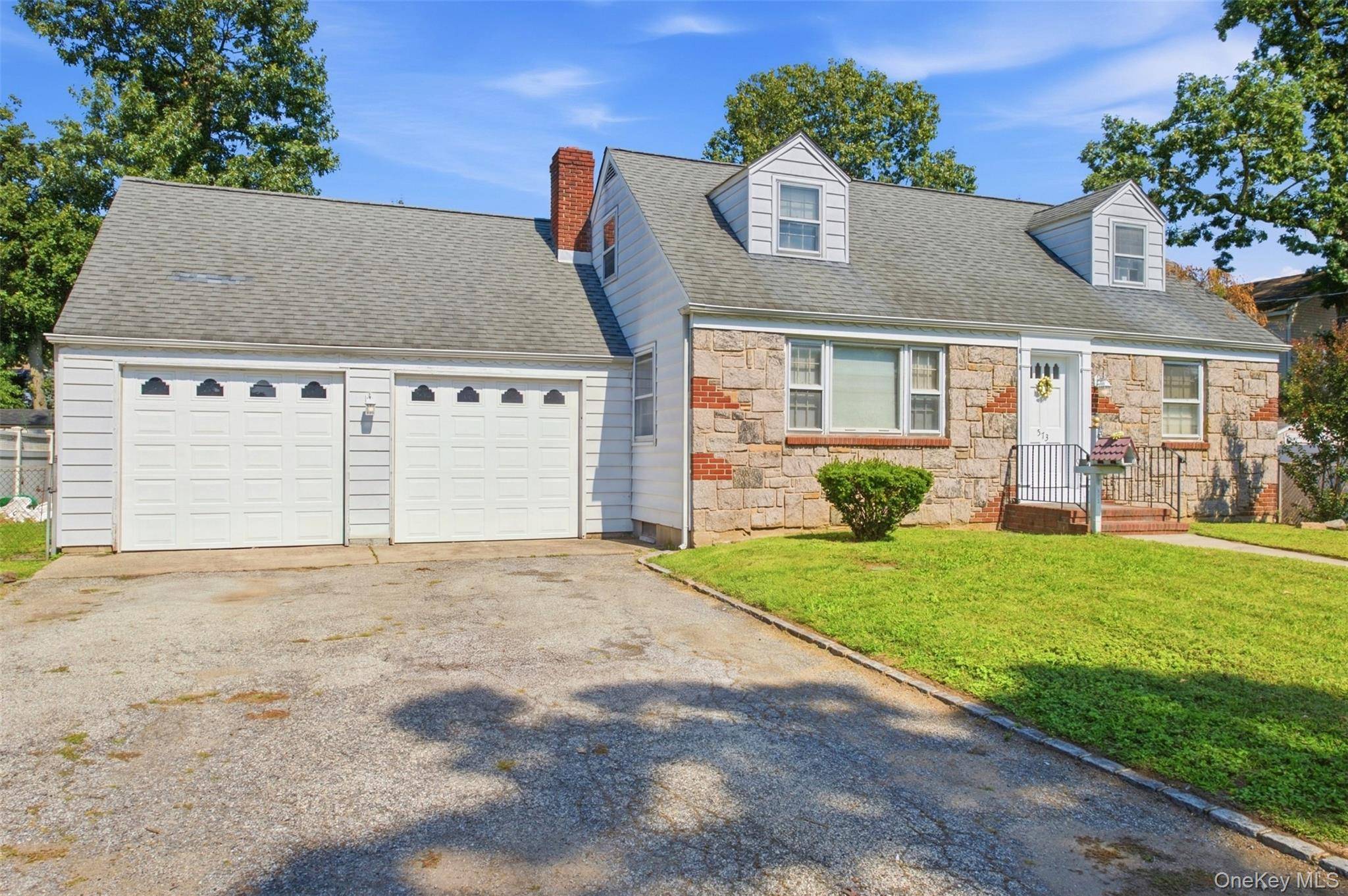573 Grove PL, Oceanside, NY 11572