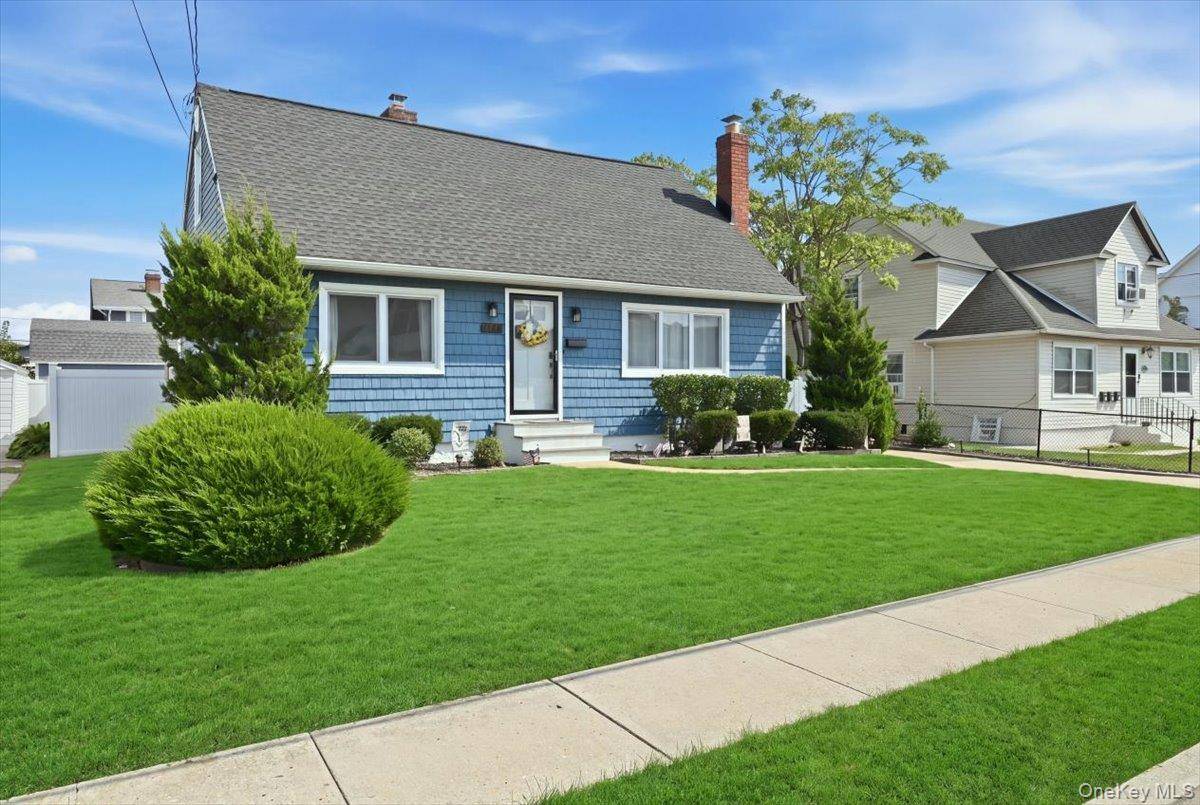 293 Roosevelt AVE, Freeport, NY 11520