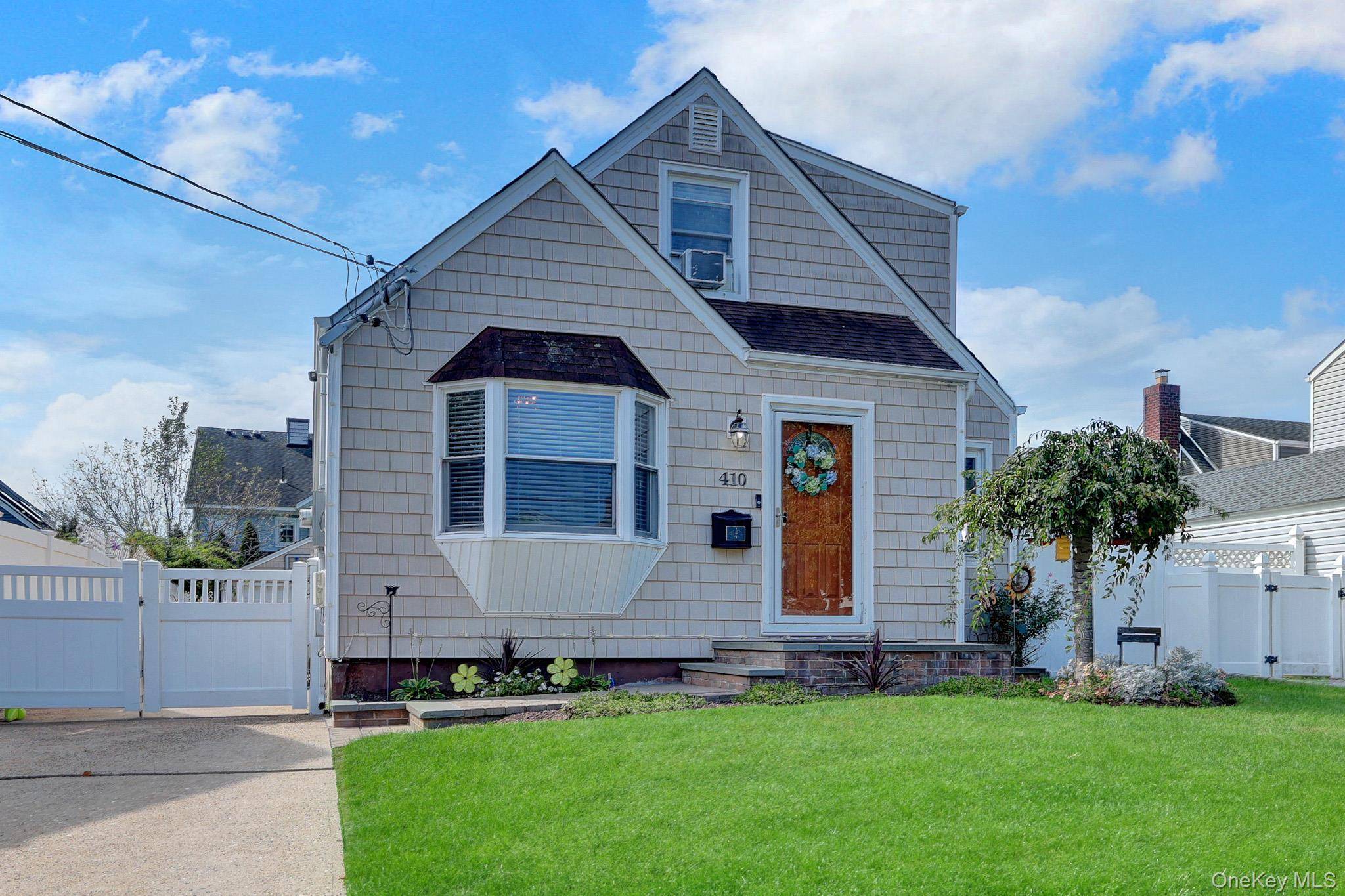410 Clive PL, Oceanside, NY 11572