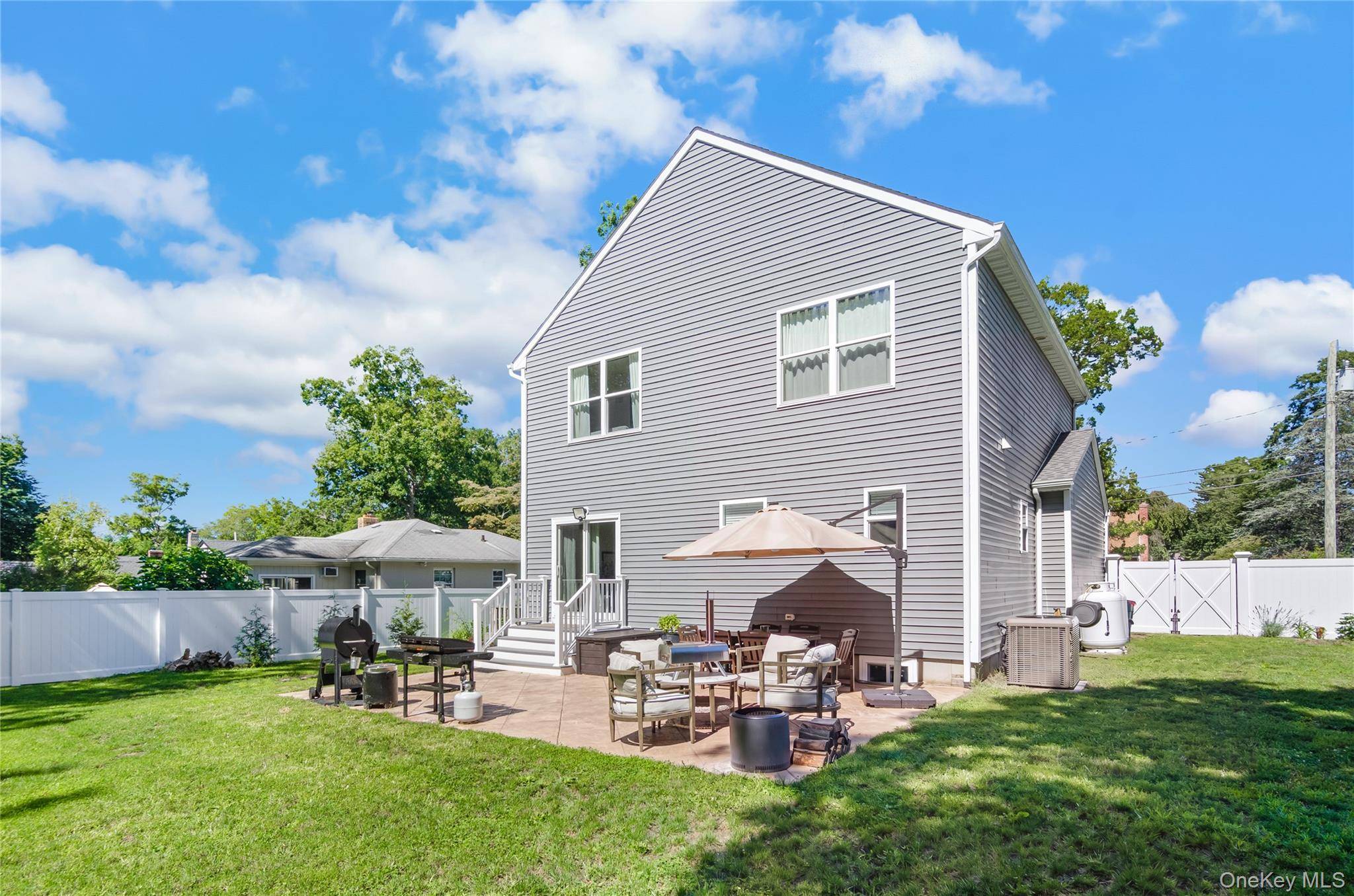 44 James ST, Patchogue, NY 11772