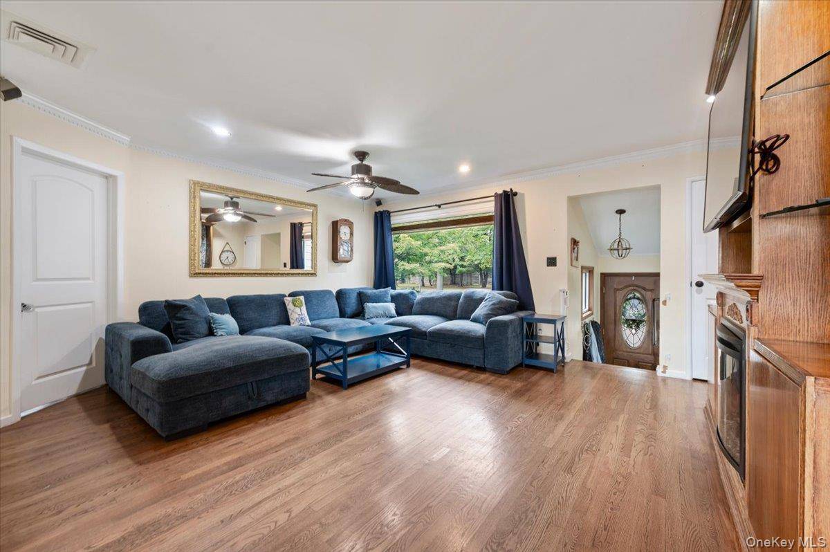 91 Flower RD, Valley Stream, NY 11581