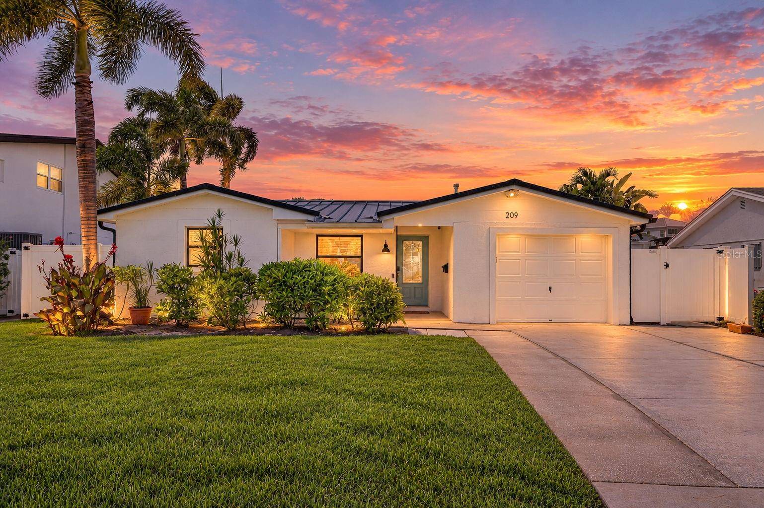 209 TALLAHASSEE DR NE, St Petersburg, FL 33702