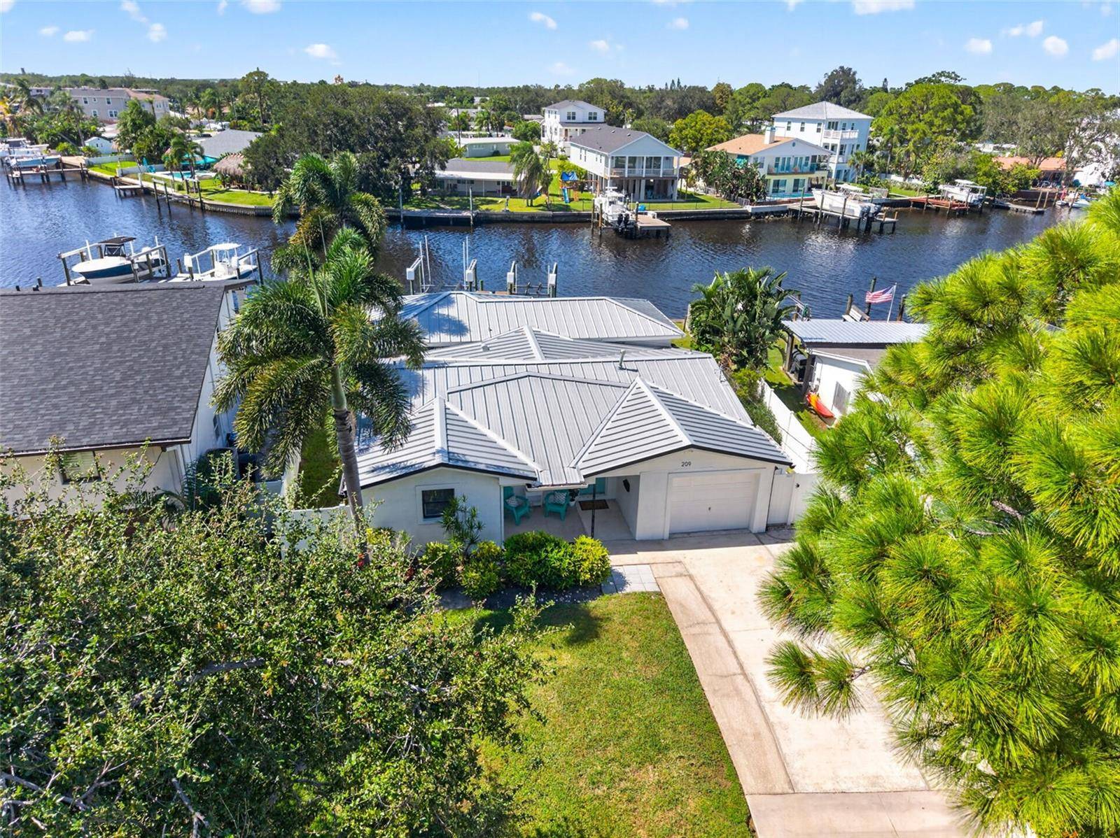 209 TALLAHASSEE DR NE, St Petersburg, FL 33702