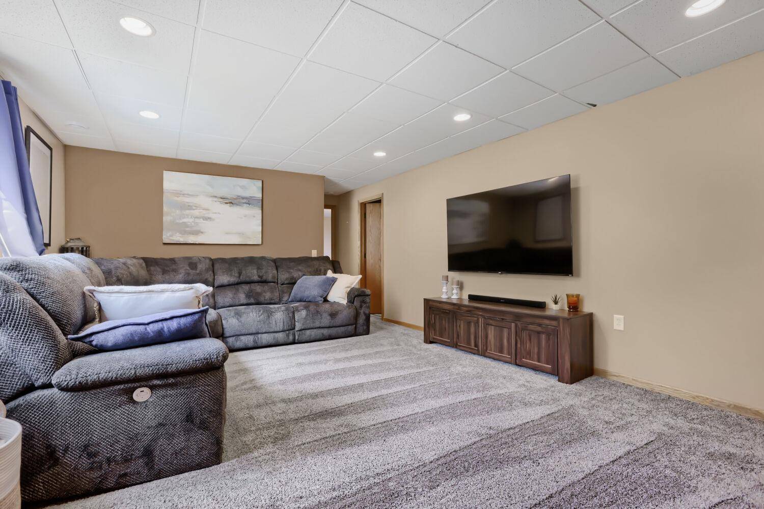 1209 Roberts RD, Buffalo, MN 55313