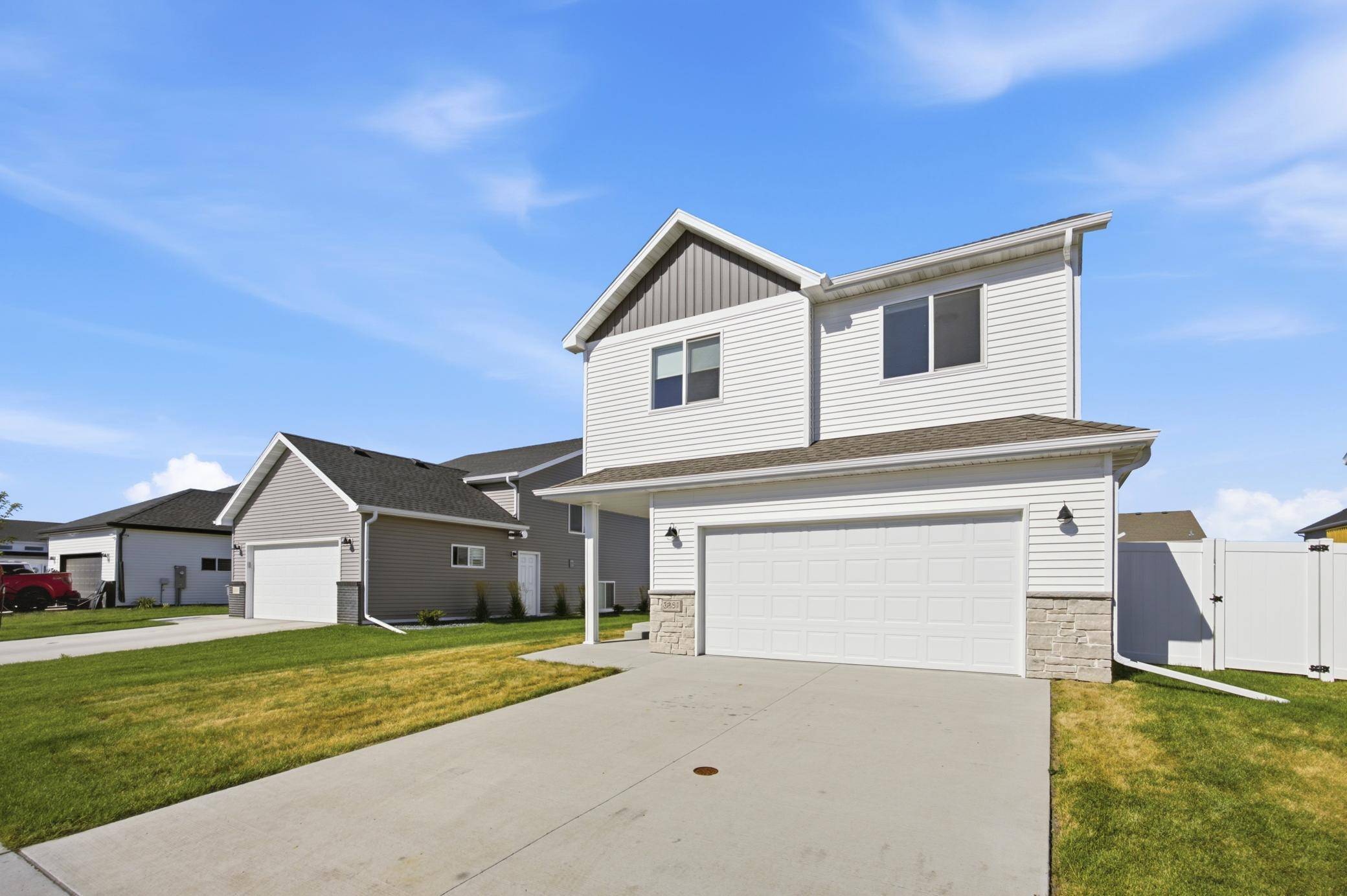 3851 19th ST S, Moorhead, MN 56560