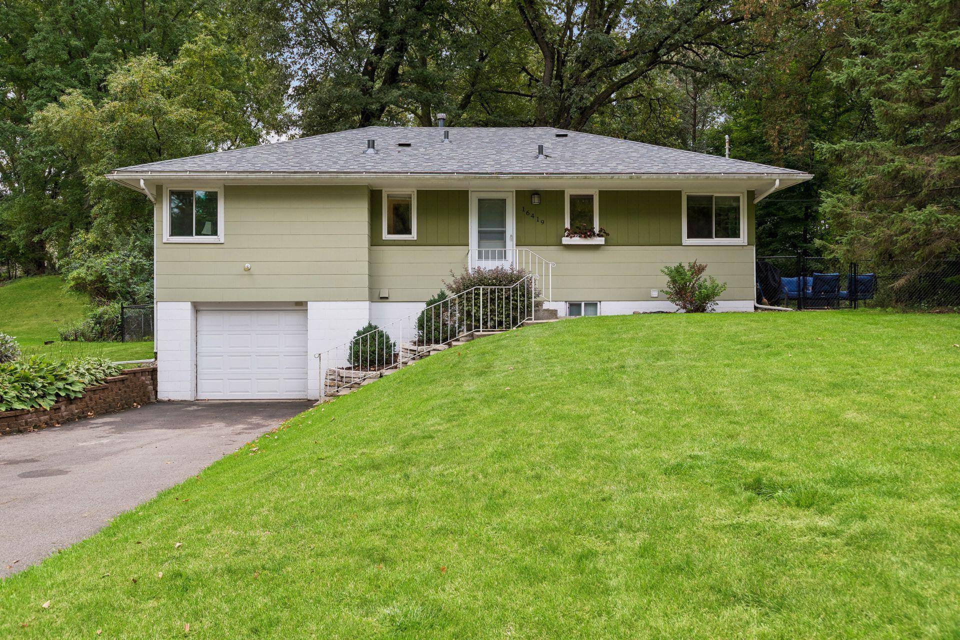 16419 Seymour DR, Minnetonka, MN 55345
