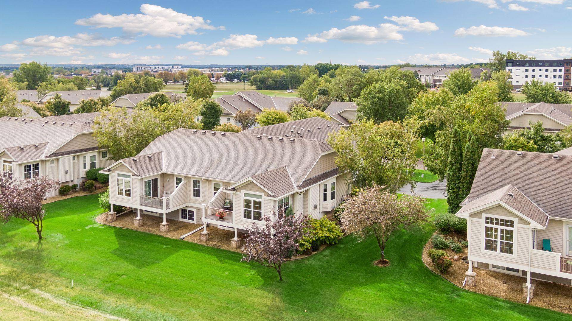 516 Holly LN N, Oakdale, MN 55128