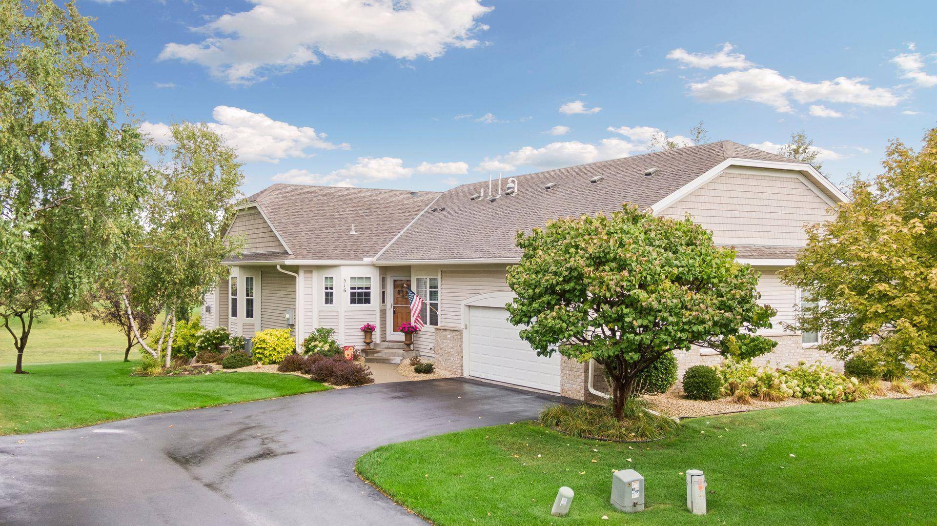 516 Holly LN N, Oakdale, MN 55128