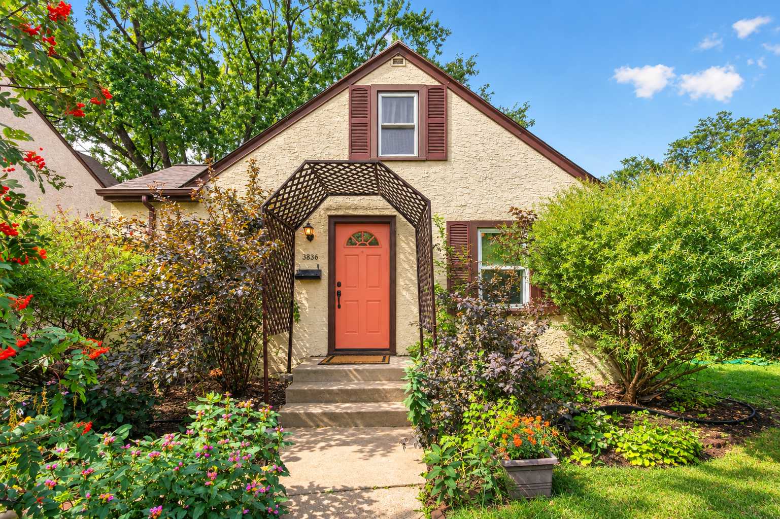 5336 Hiawatha LN, Minneapolis, MN 55417