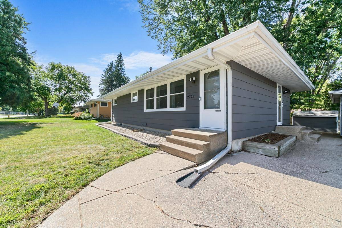 2727 Woodbridge ST, Roseville, MN 55113