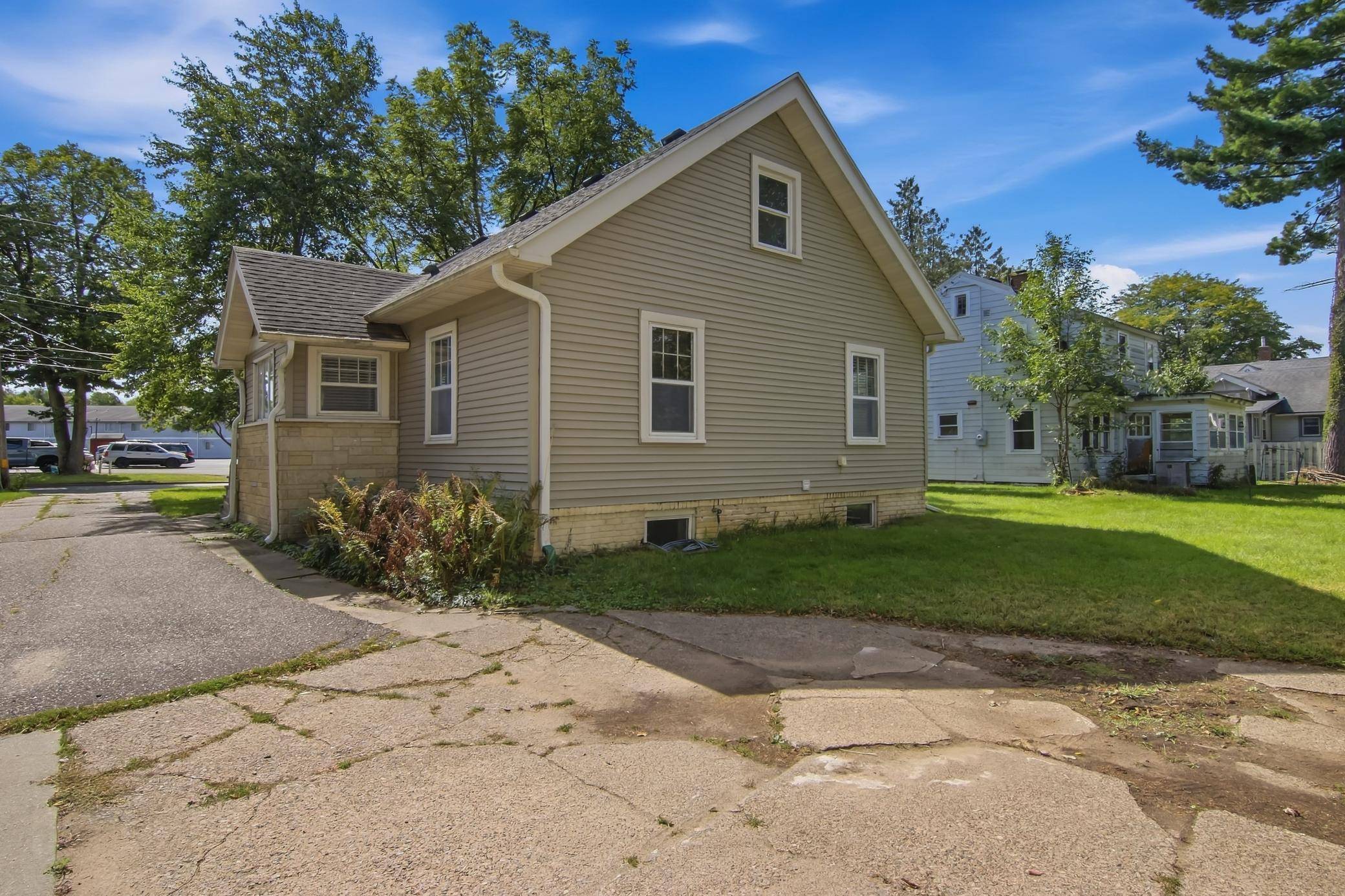 515 12th AVE W, Menomonie, WI 54751