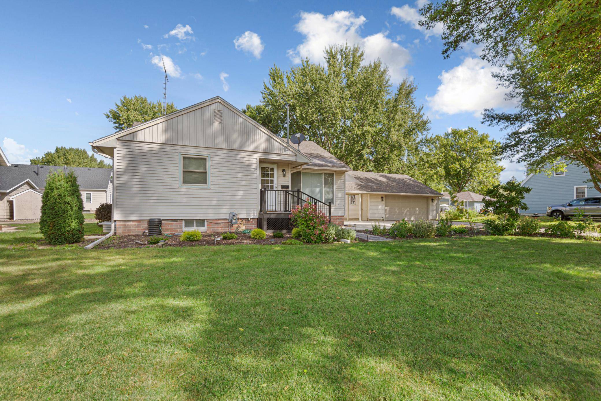 805 9th AVE NE, Waseca, MN 56093