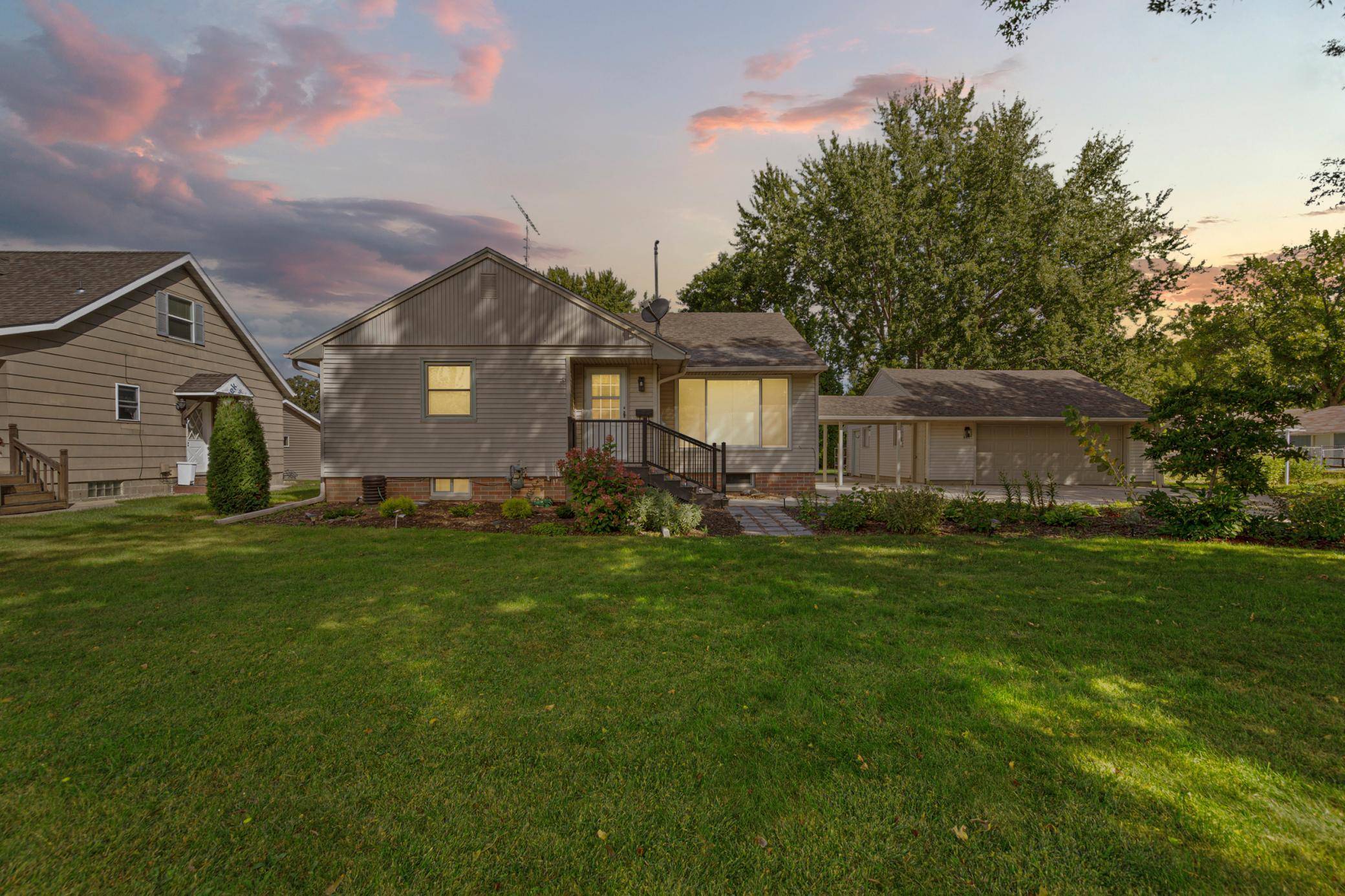 805 9th AVE NE, Waseca, MN 56093