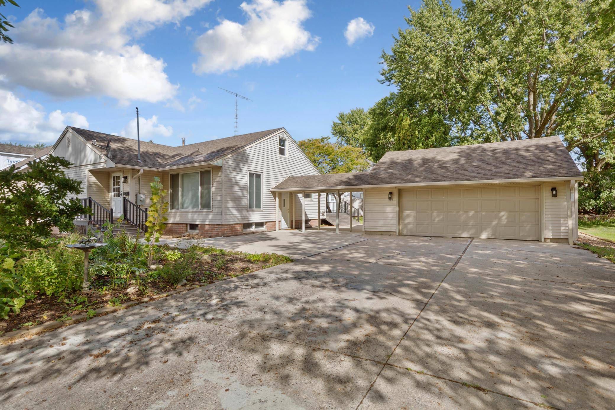 805 9th AVE NE, Waseca, MN 56093