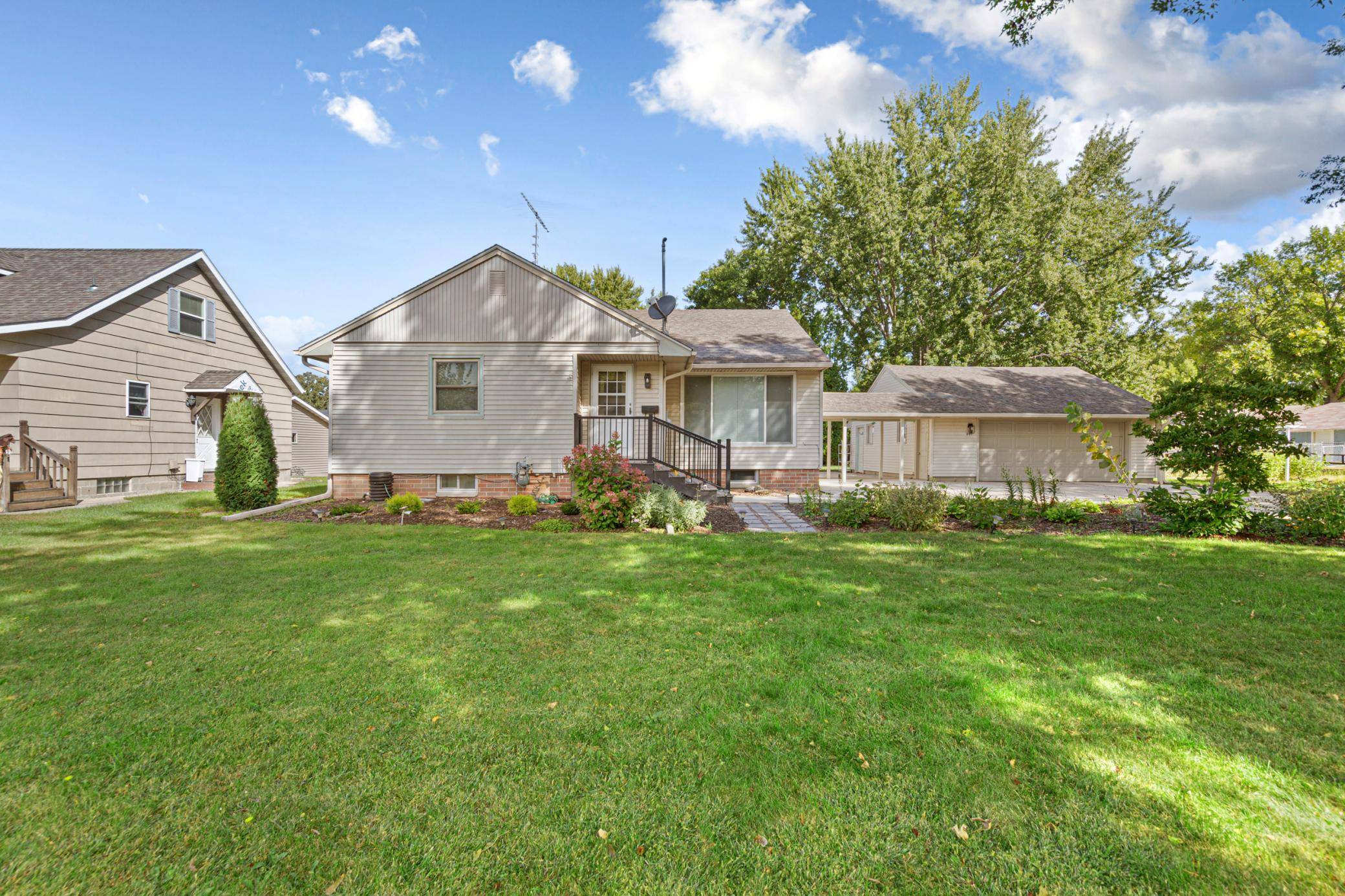 805 9th AVE NE, Waseca, MN 56093