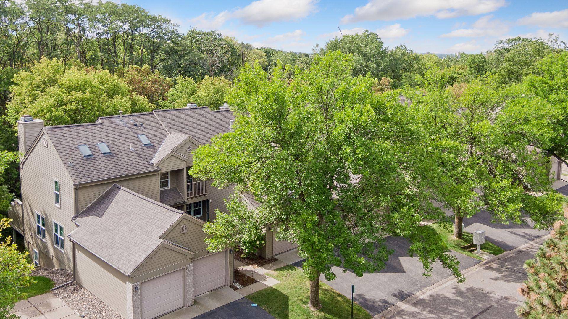 1640 Rose Hill CIR, Lauderdale, MN 55108