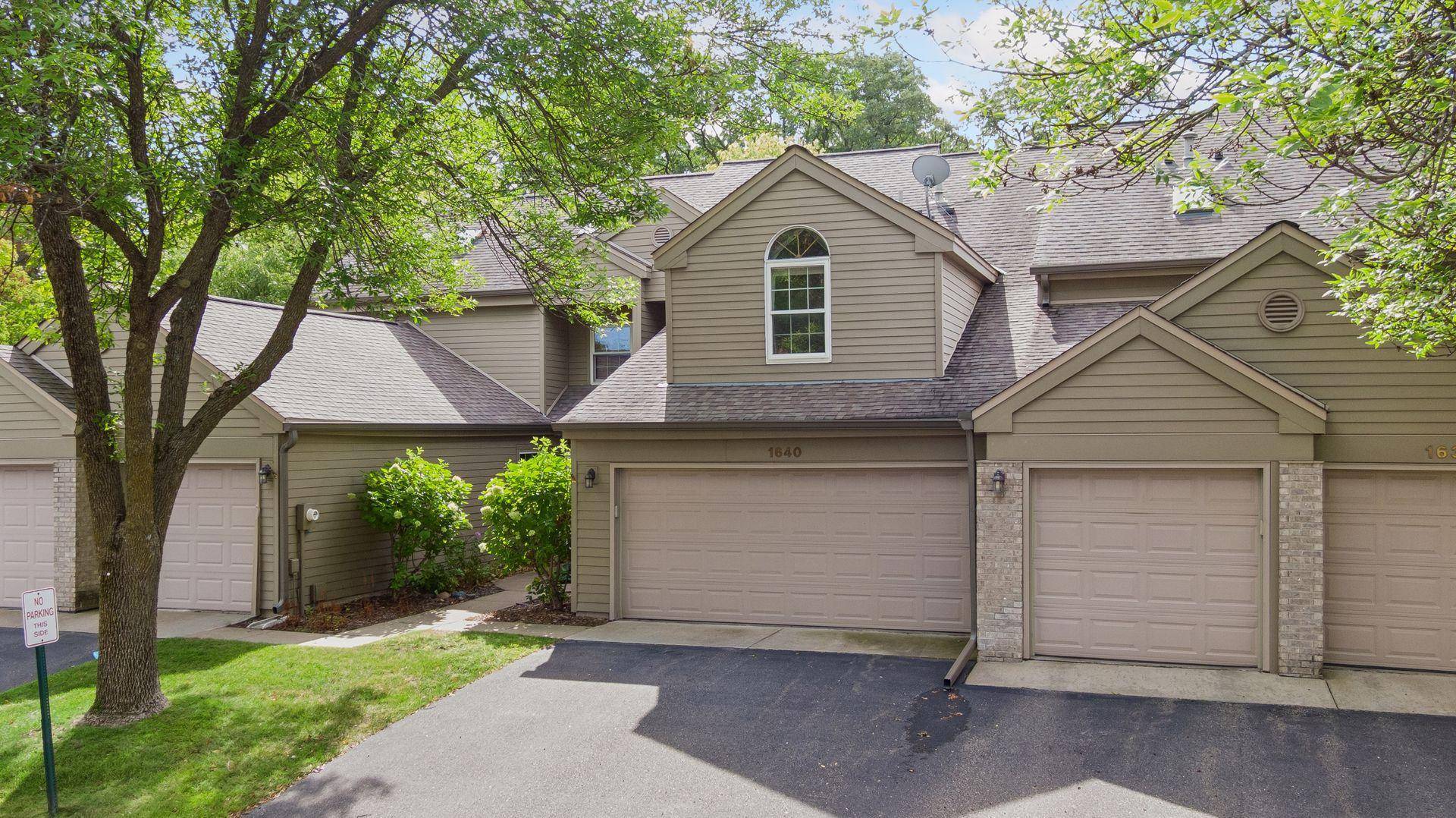 1640 Rose Hill CIR, Lauderdale, MN 55108