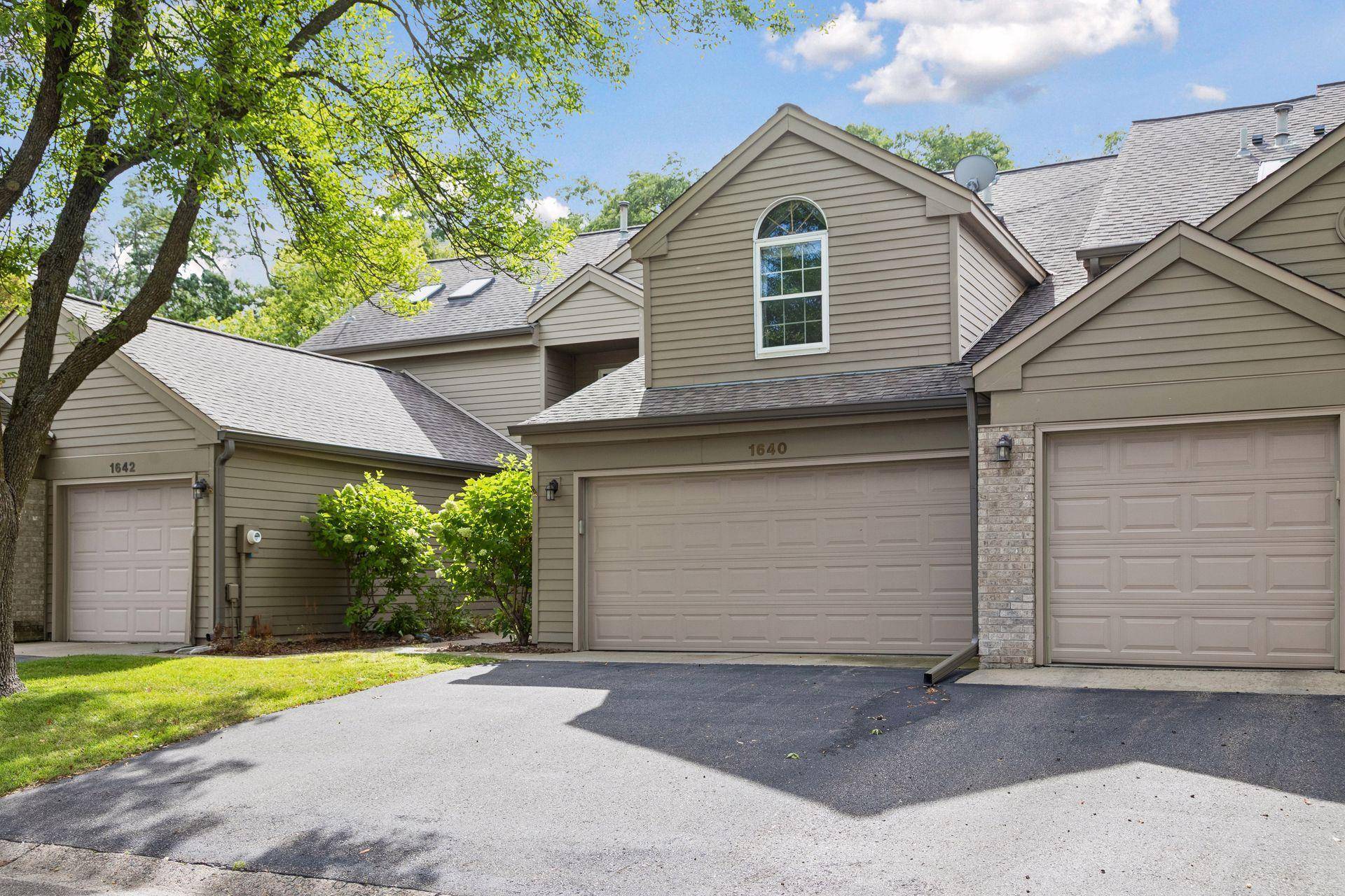 1640 Rose Hill CIR, Lauderdale, MN 55108
