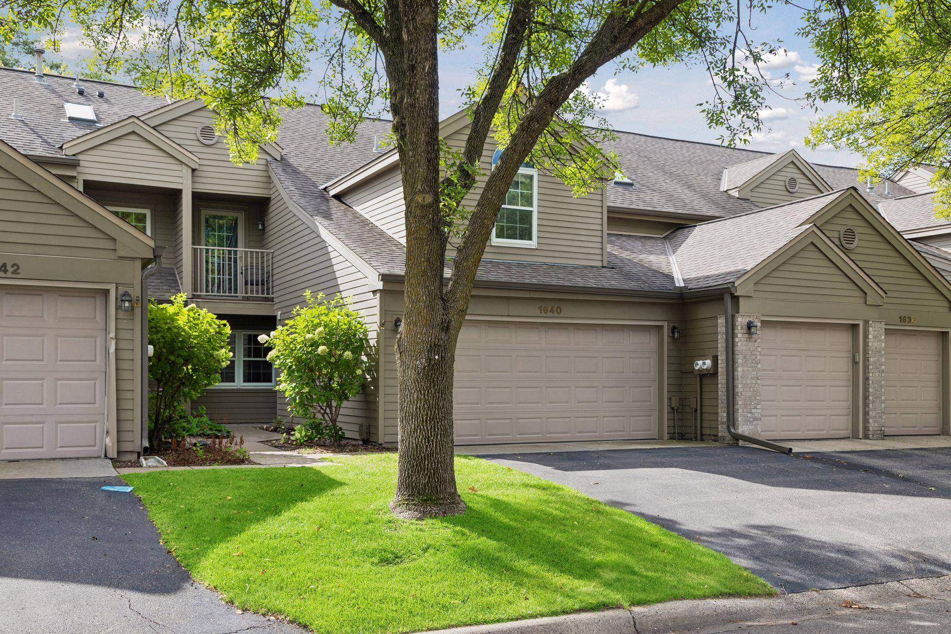 1640 Rose Hill CIR, Lauderdale, MN 55108