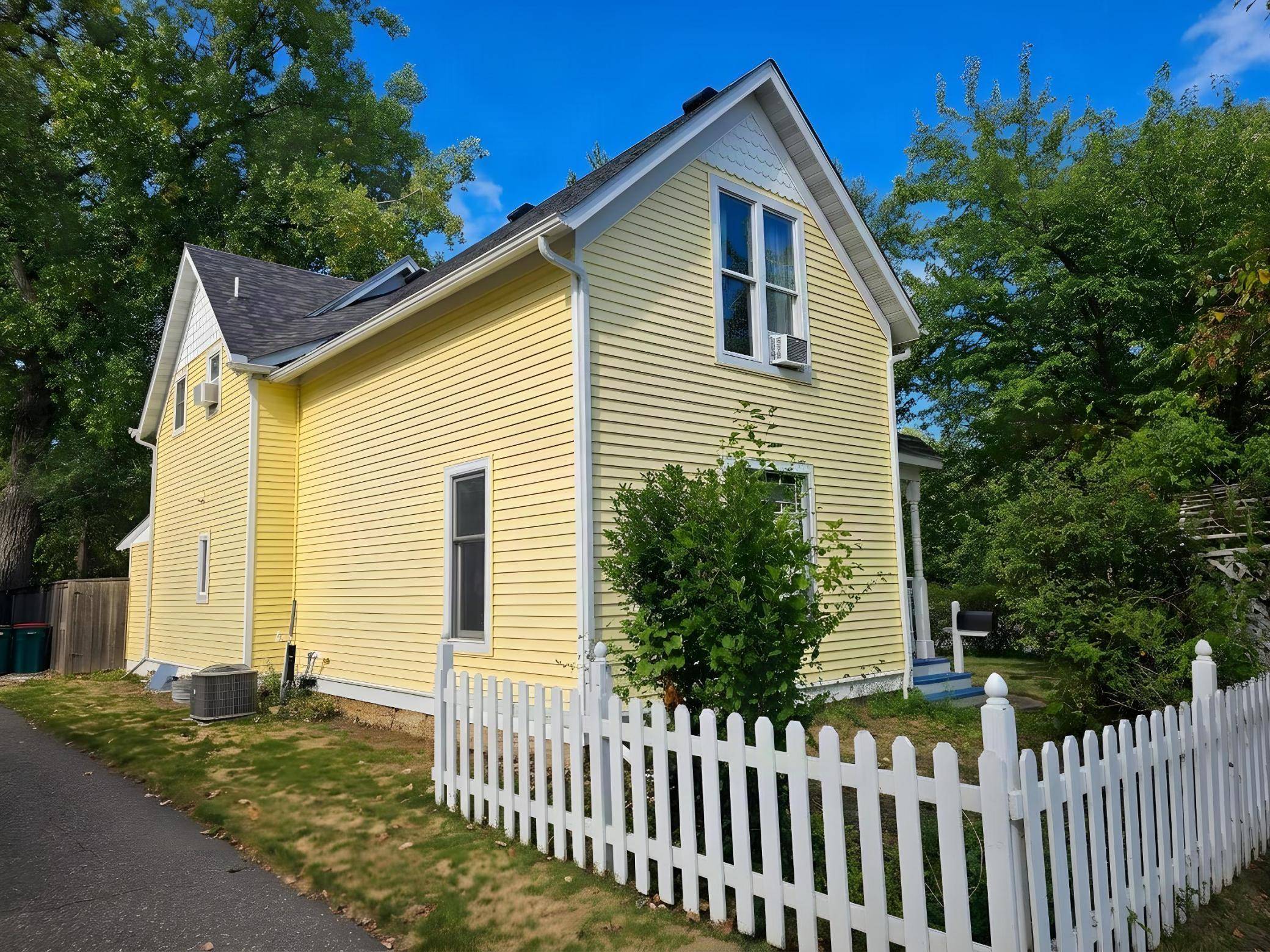 809 Oak ST, Hudson, WI 54016