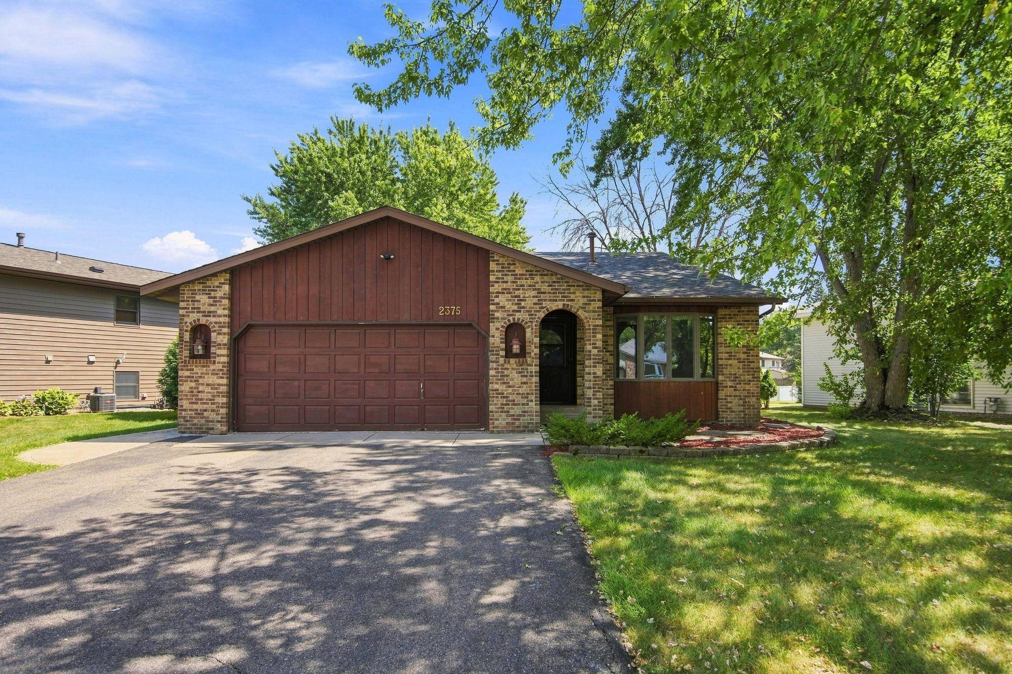 2375 Helena RD N, Oakdale, MN 55128
