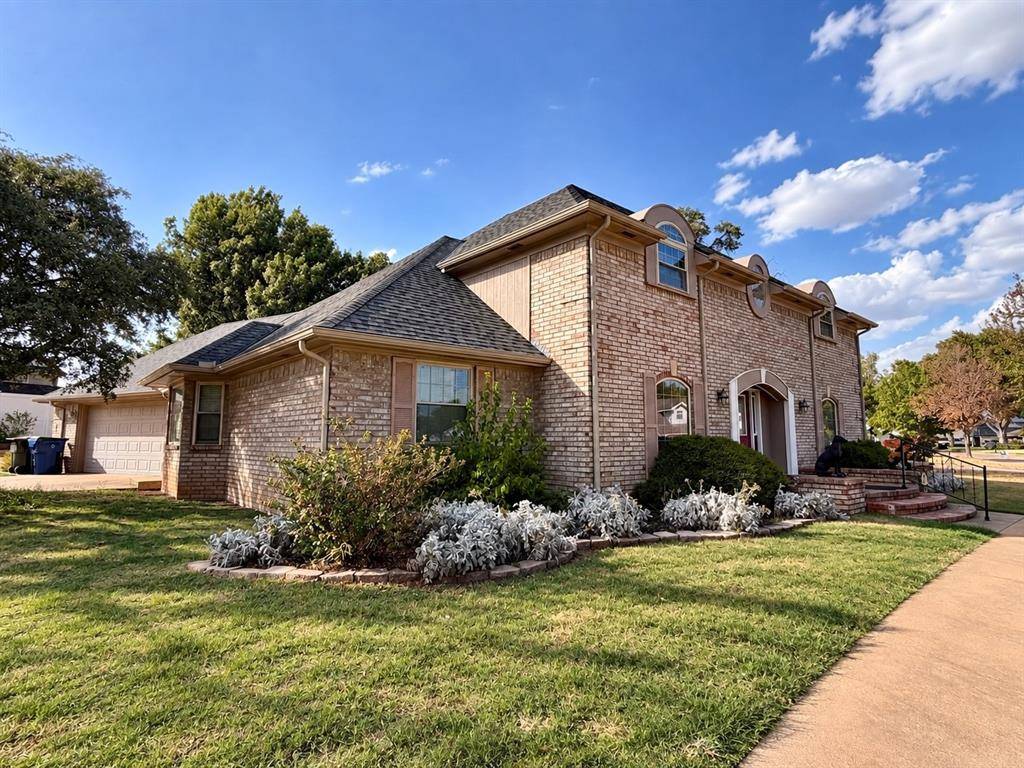 116 Caulder DR, Chickasha, OK 73018