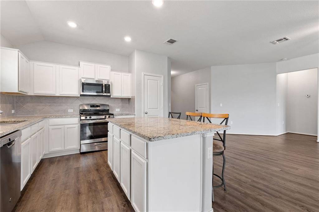 7405 Spring Ray DR, Del Valle, TX 78617