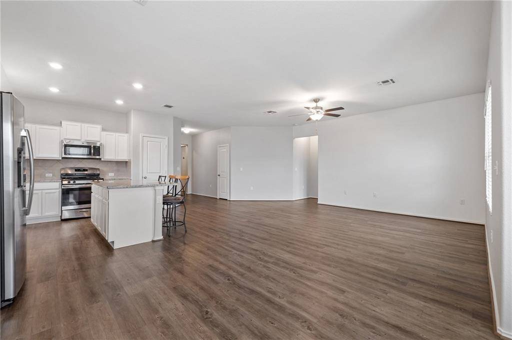 7405 Spring Ray DR, Del Valle, TX 78617