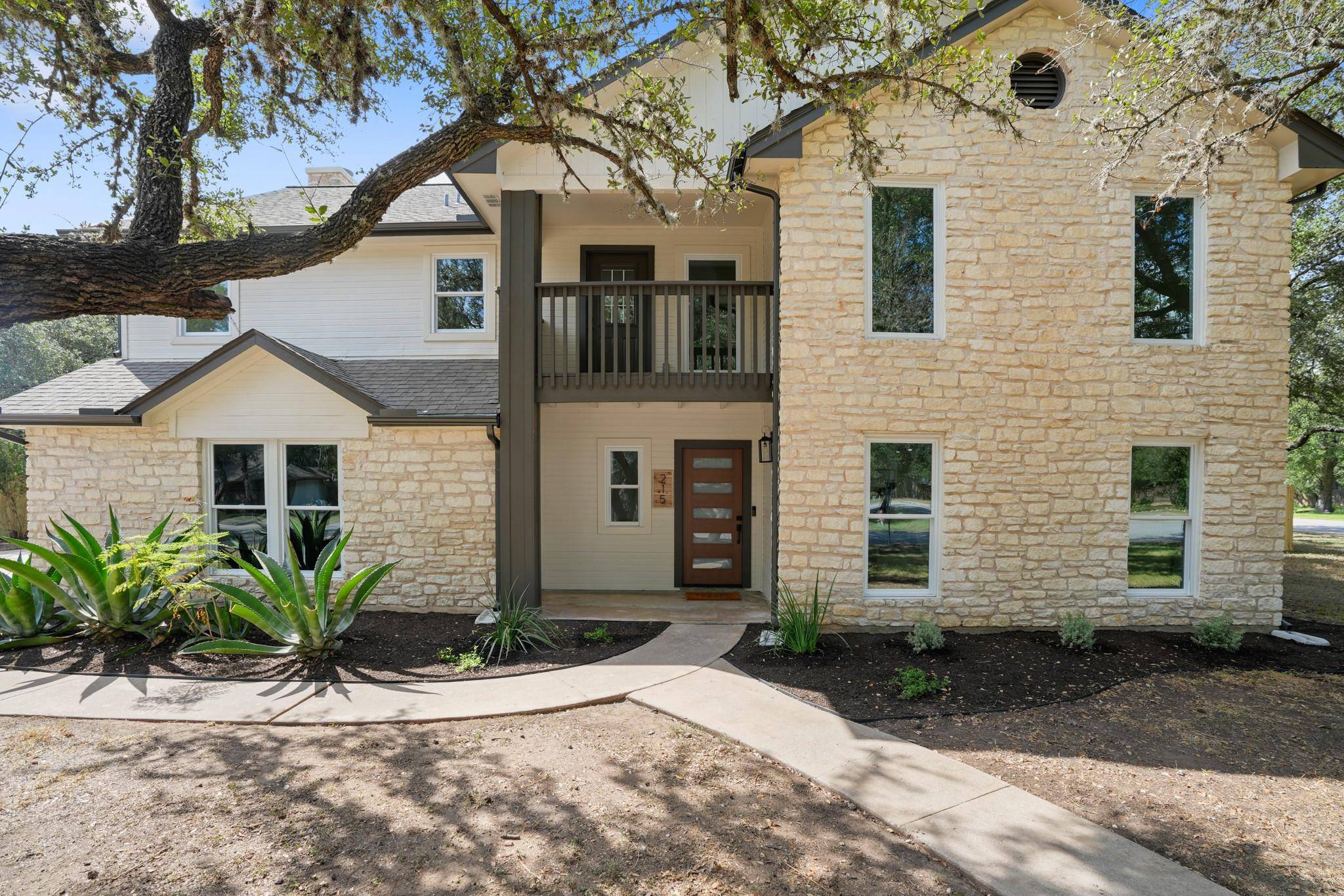 215 Dewberry CV, Buda, TX 78610