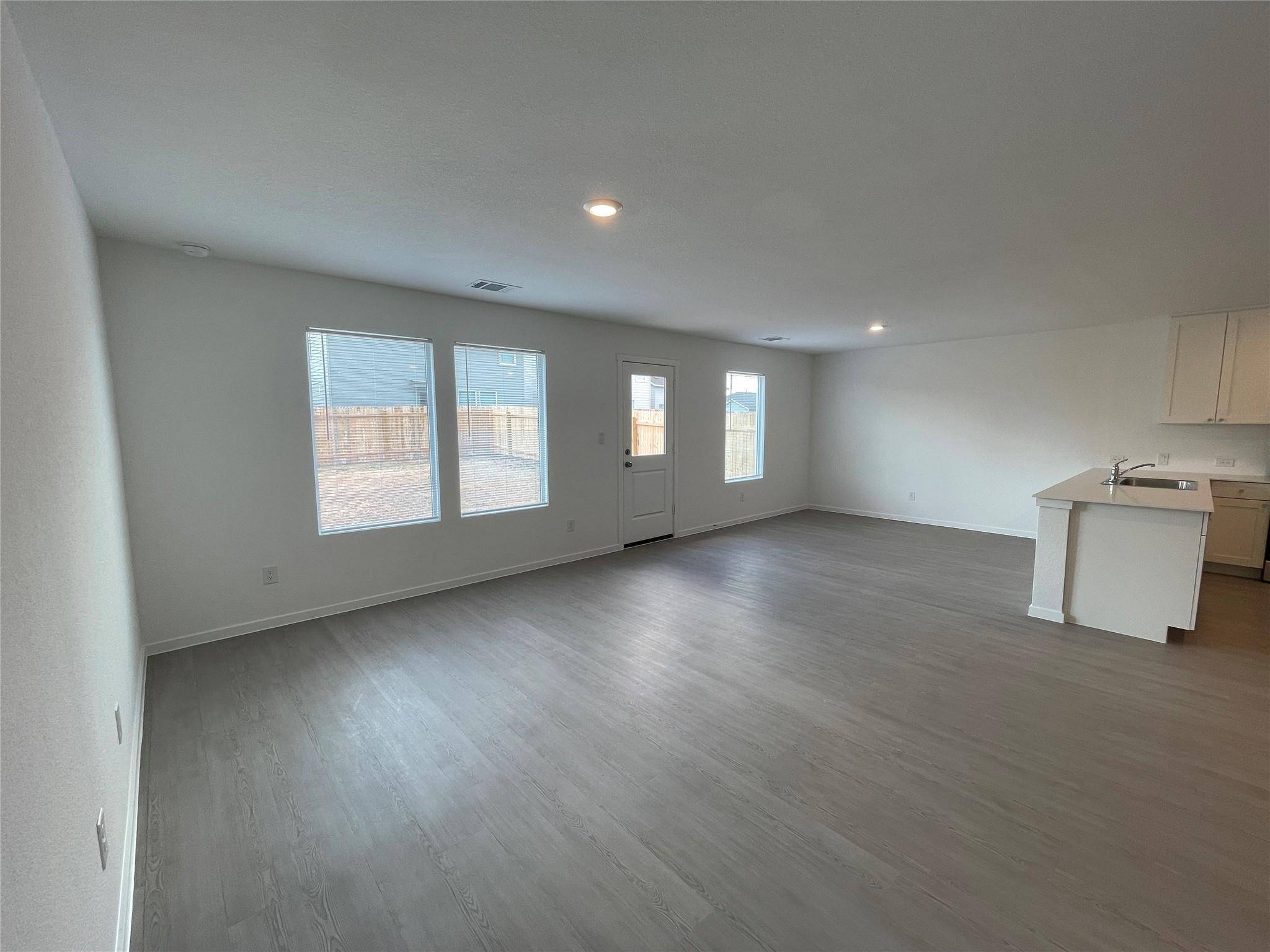 408 Streaking Star DR, Hutto, TX 78634