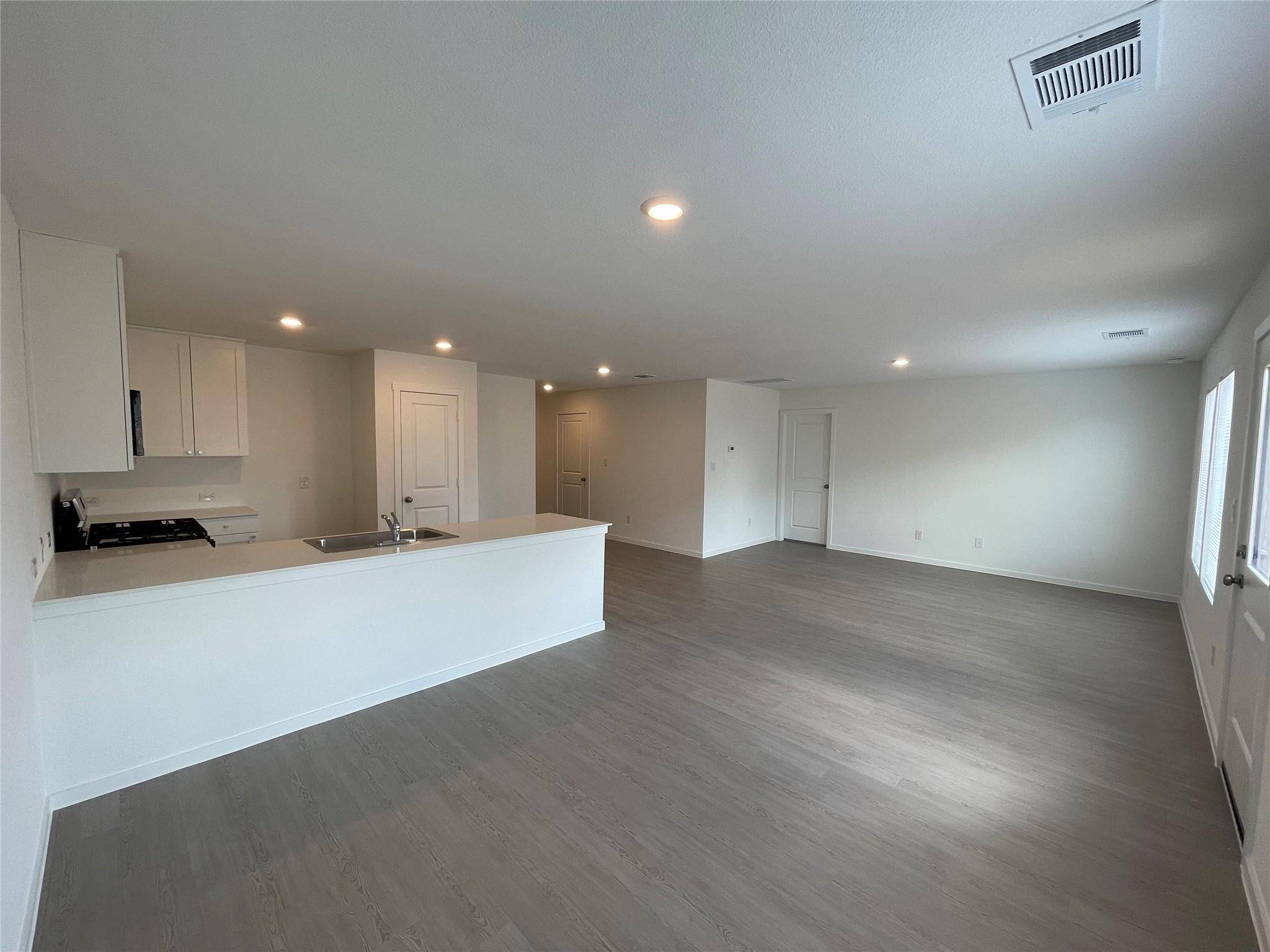 408 Streaking Star DR, Hutto, TX 78634