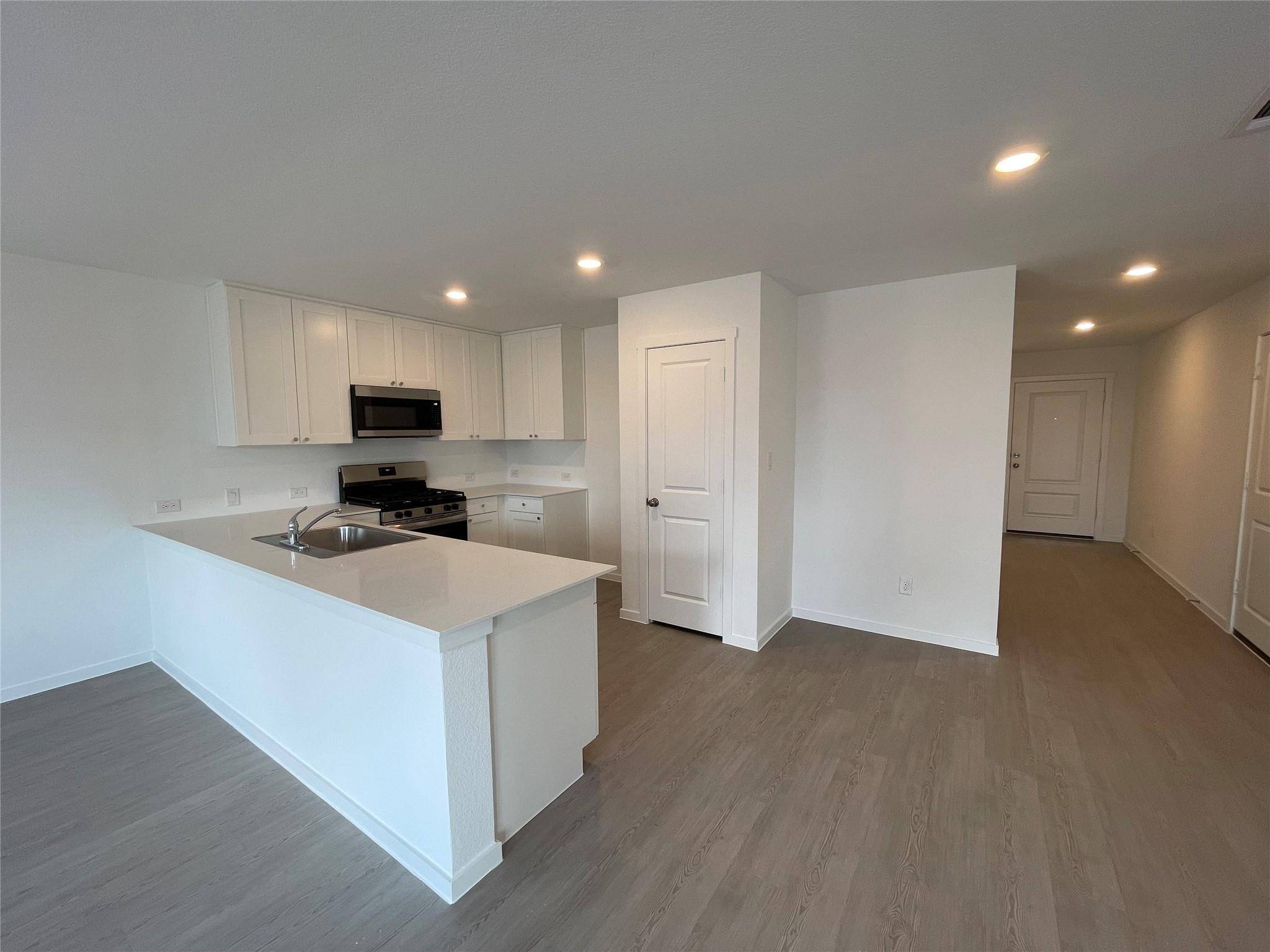408 Streaking Star DR, Hutto, TX 78634