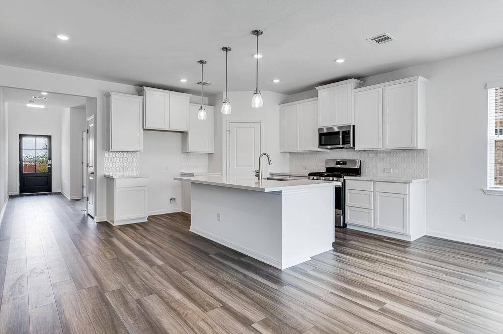 216 Betsy RD, Hutto, TX 78634