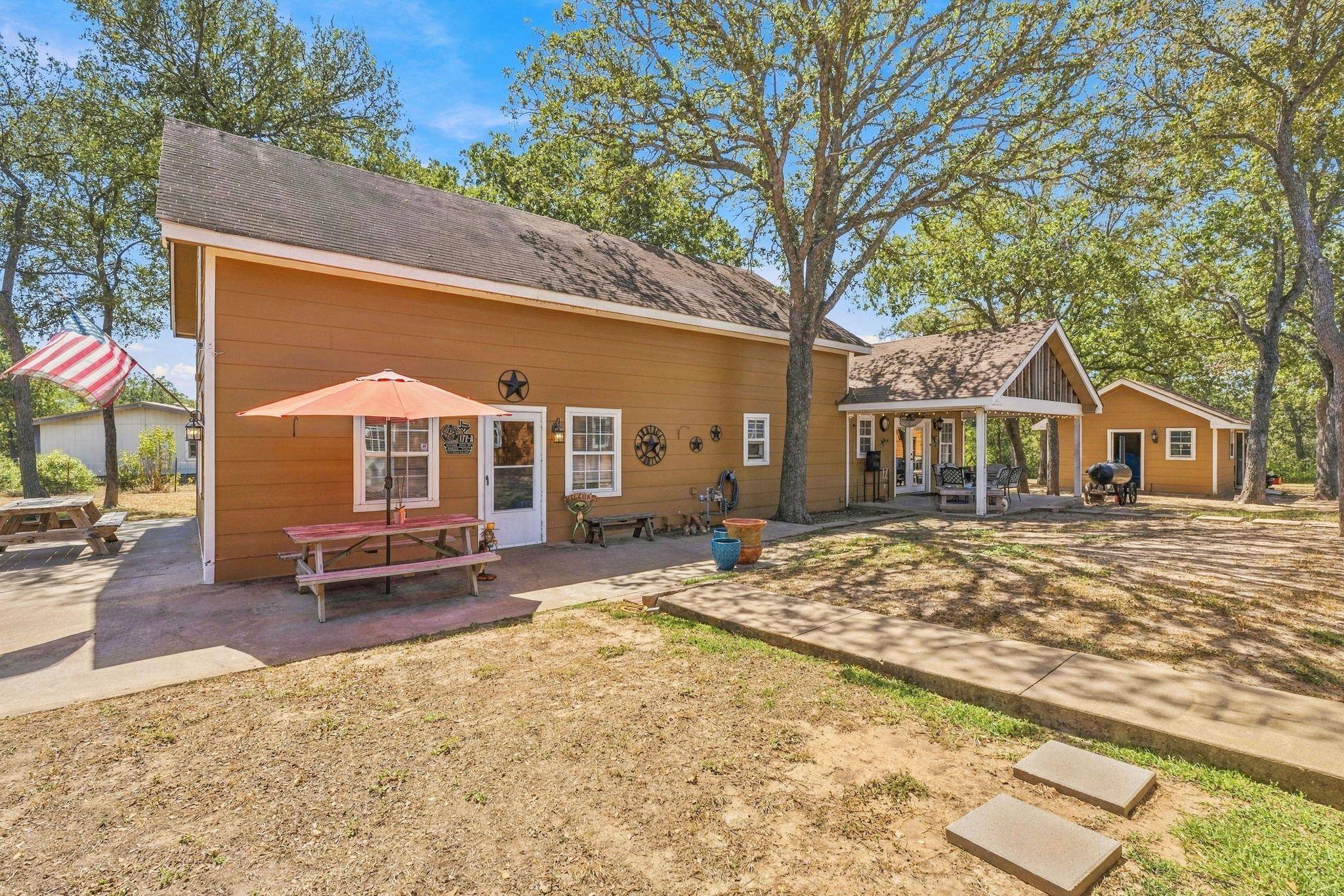 172 Heritage Oaks DR, Cedar Creek, TX 78612
