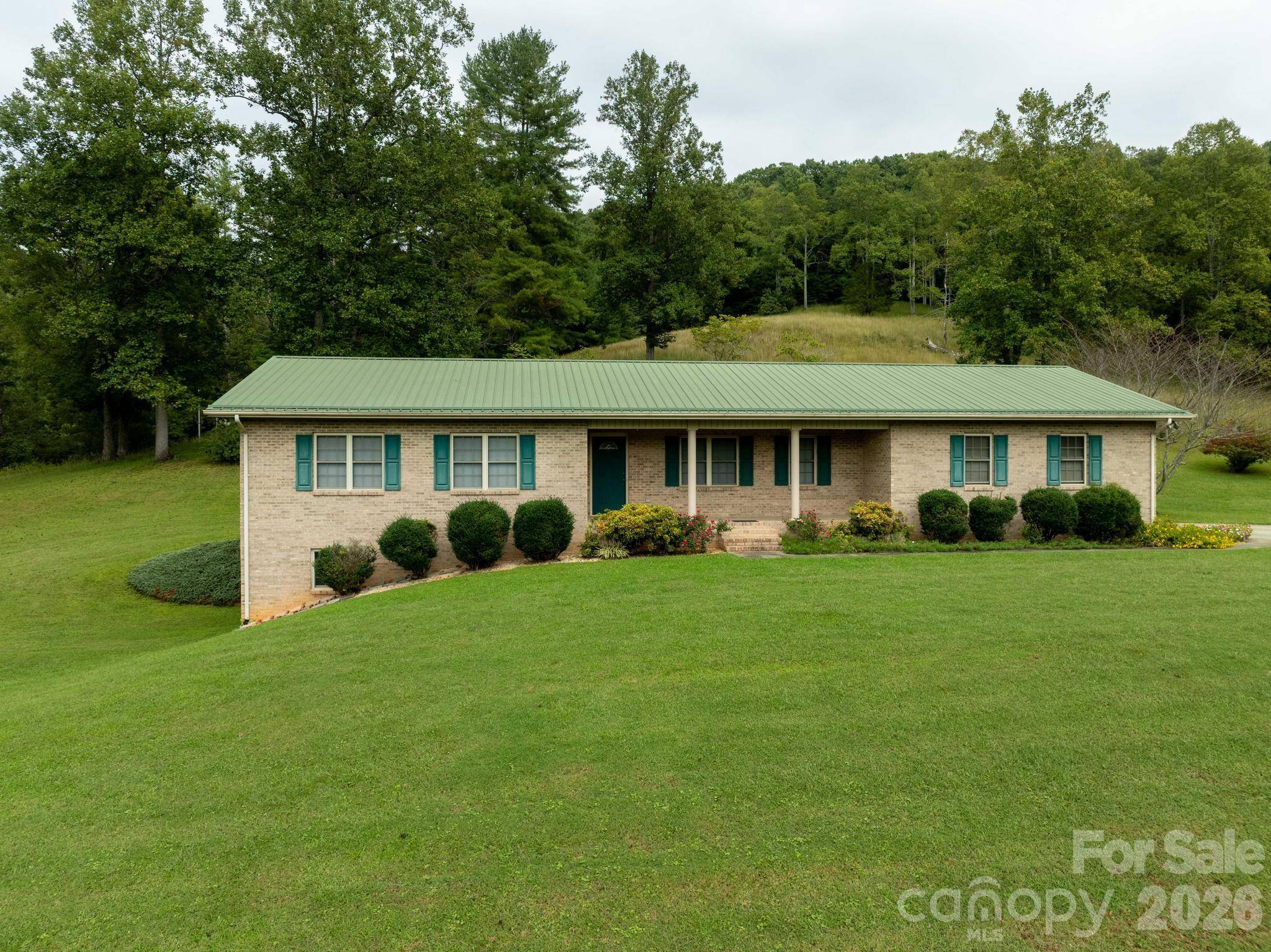 2112 Brittian LN, Lenoir, NC 28645