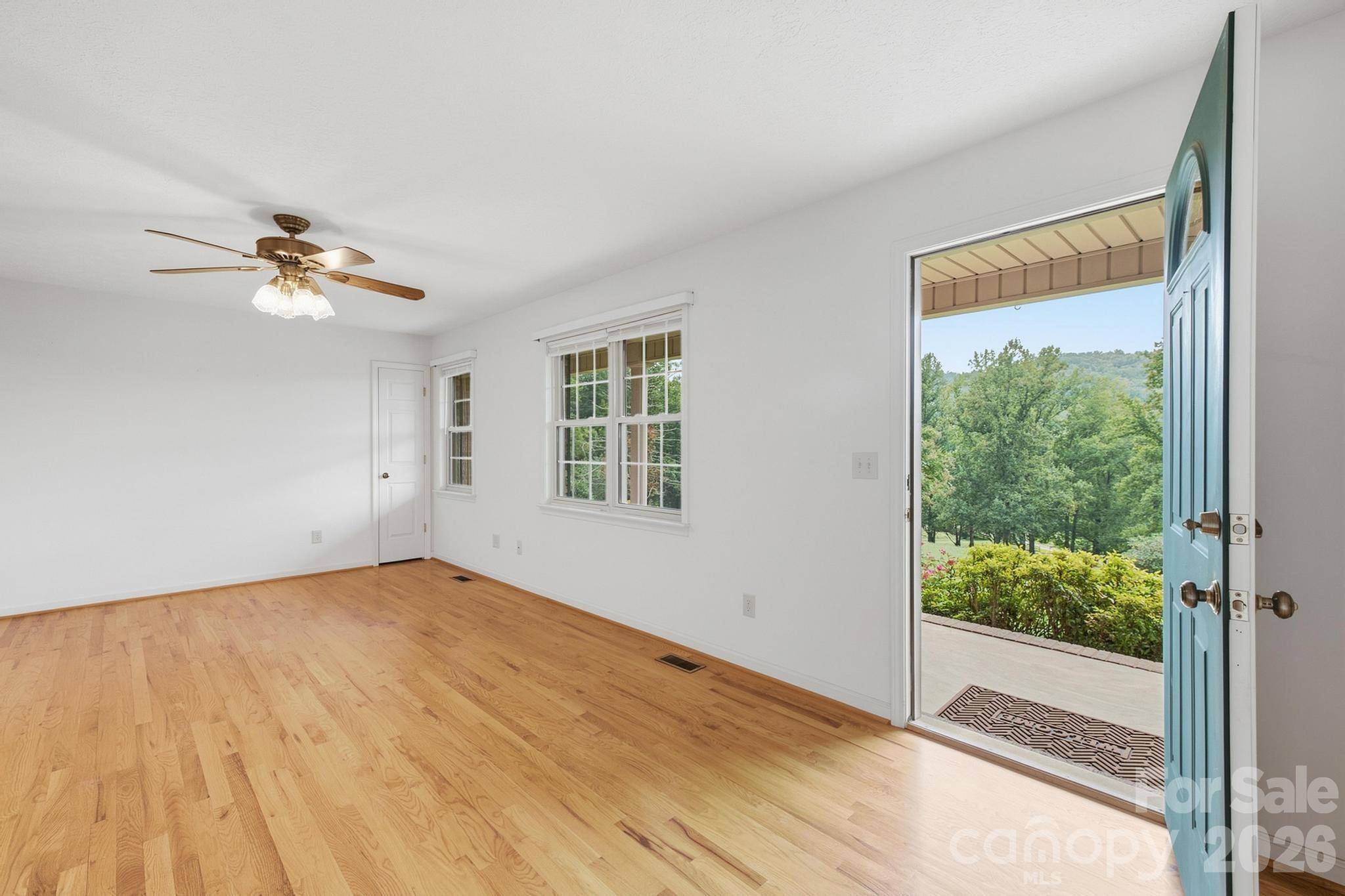 2112 Brittian LN, Lenoir, NC 28645