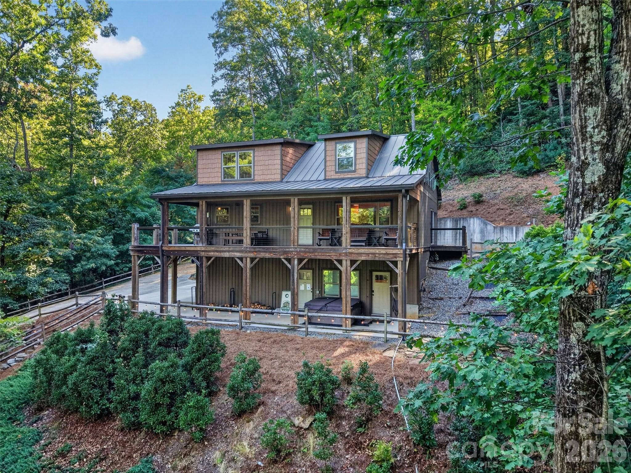 3050 Green River Cove RD, Saluda, NC 28773