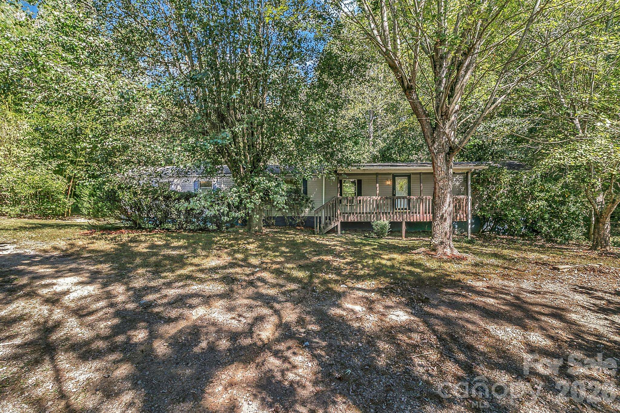 17 Blackberry LN, Candler, NC 28715